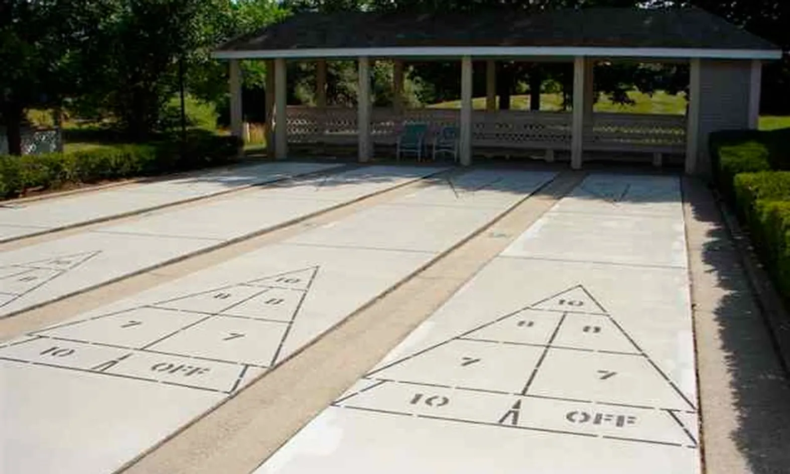 4 Shuffleboard Courts