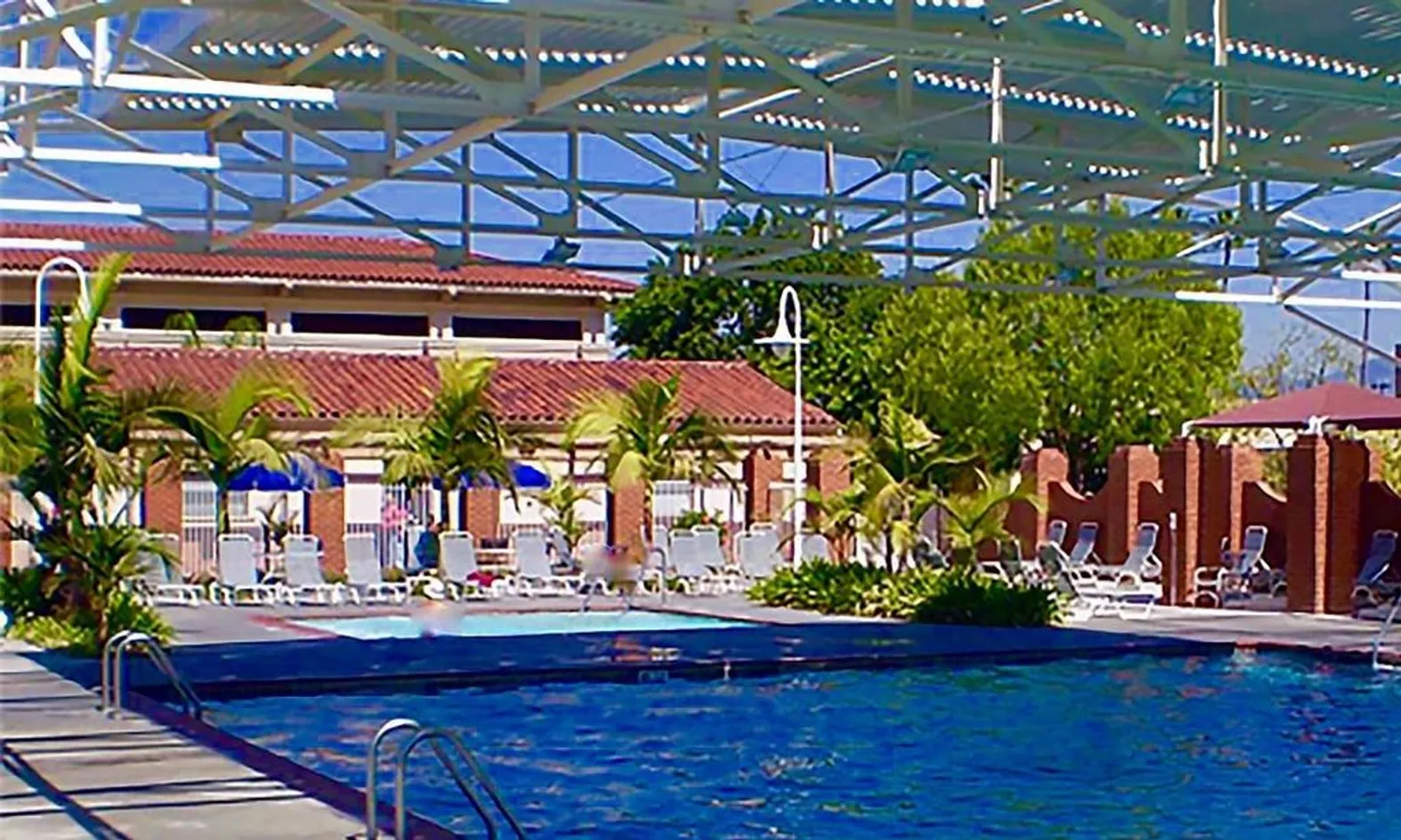 Outdoor Pool & Spa