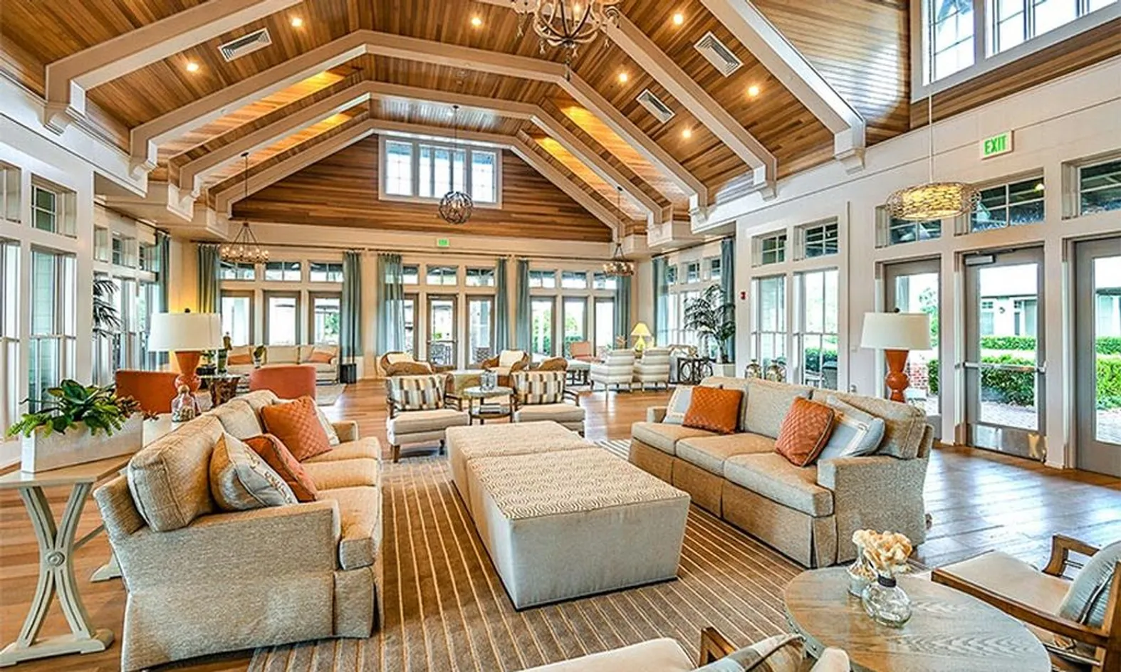 RiverHouse Lounge