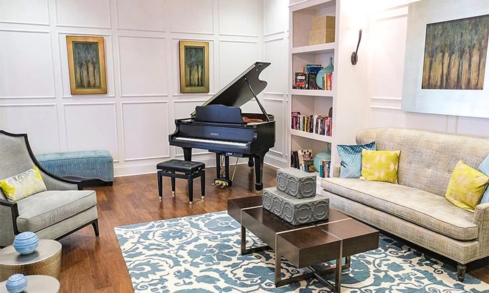Piano Lounge