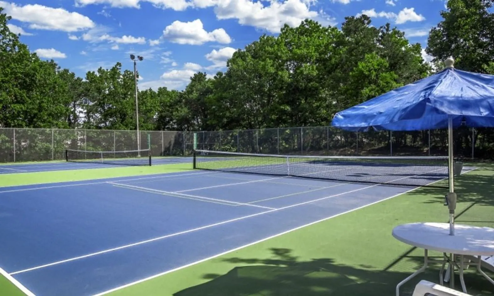 2 Tennis Courts