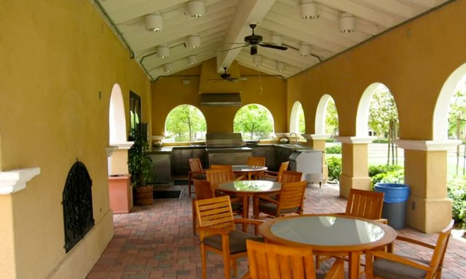 Outdoor Kitchen and BBQ Area