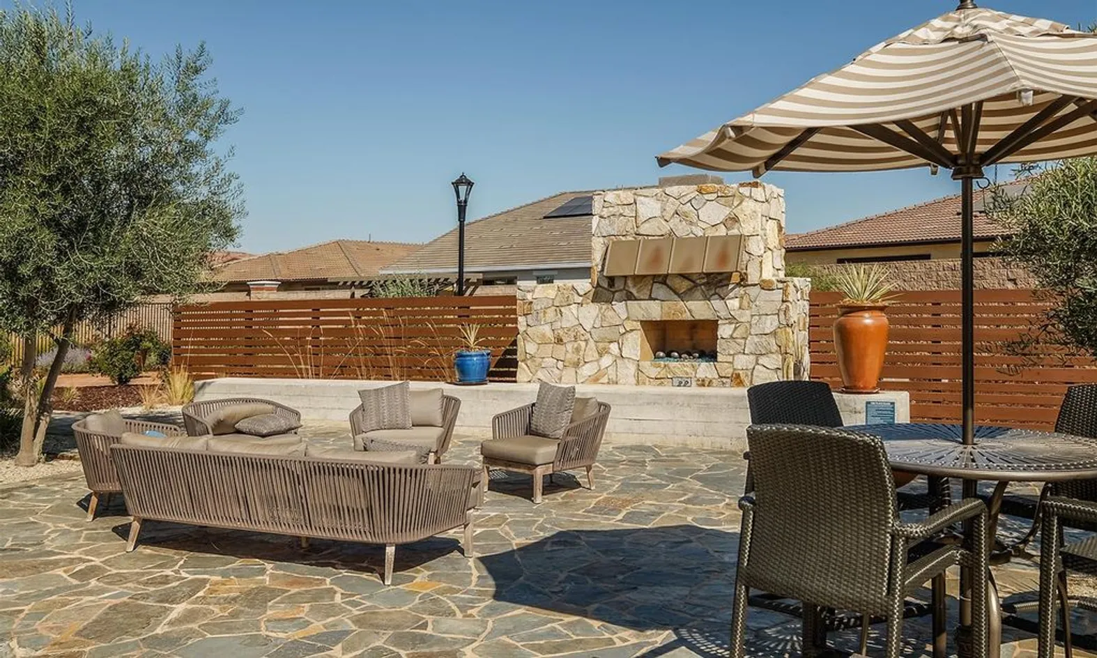 Outdoor Lounge and Fireplace