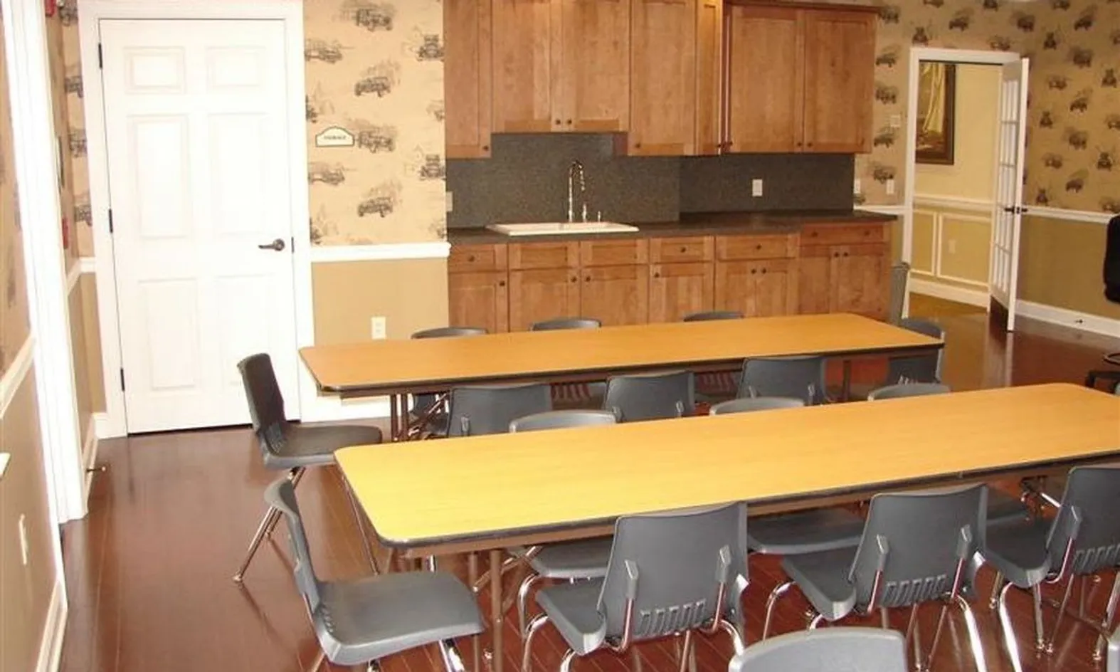 Arts & Crafts Room