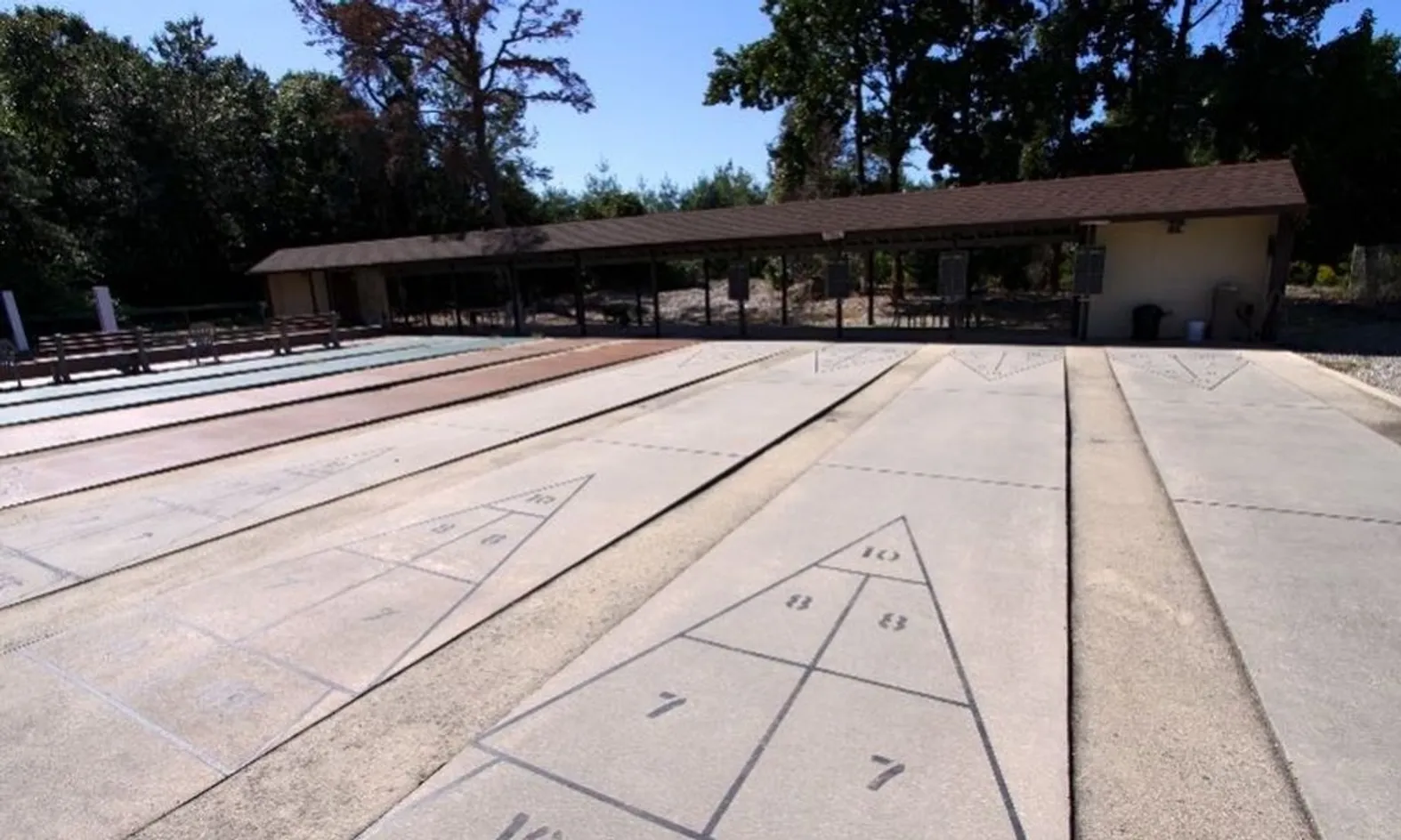 8 Shuffleboard Courts