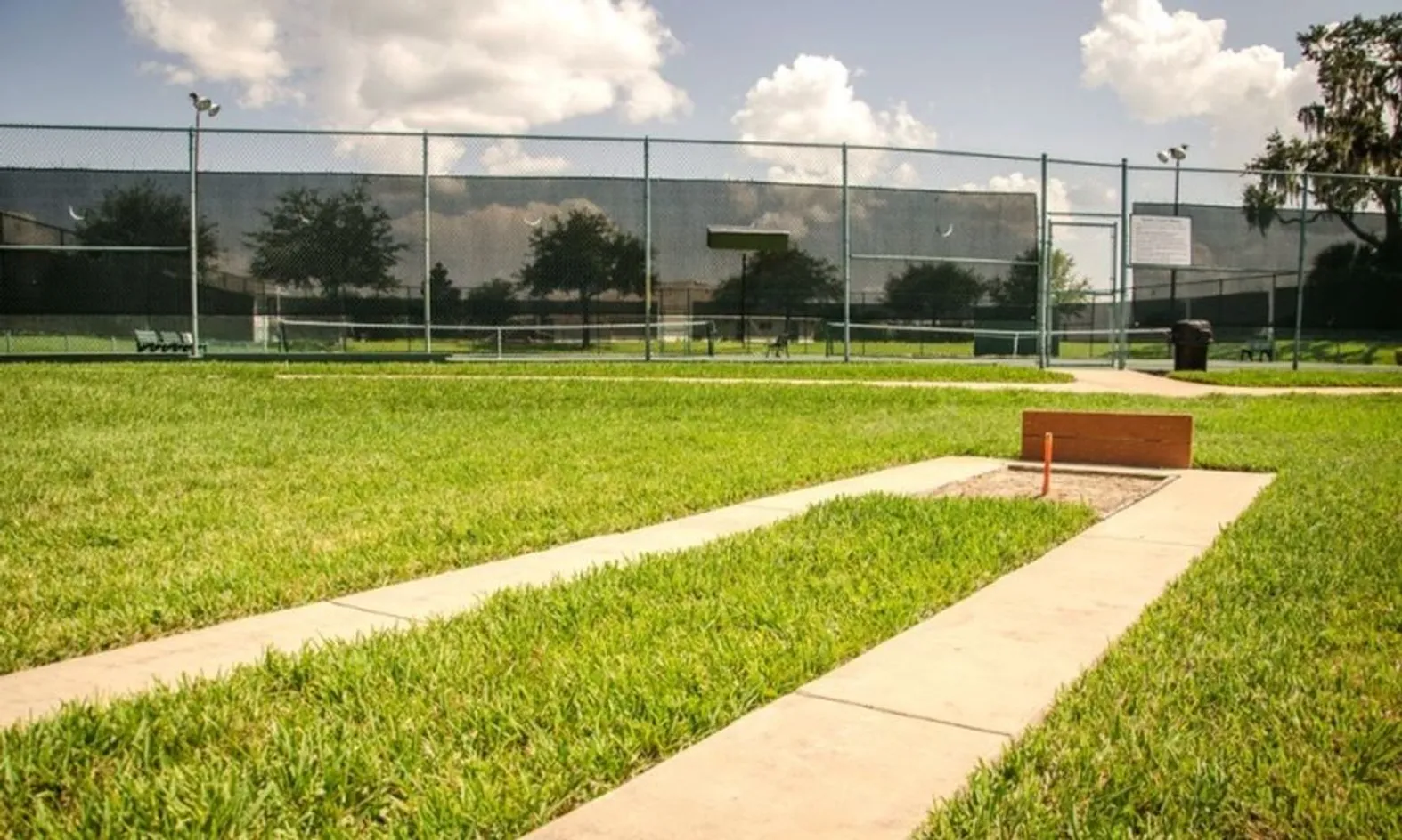 2 Horseshoe Pits