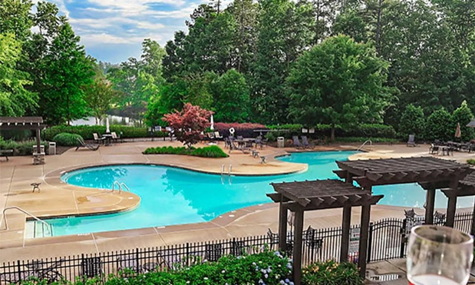Outdoor Resort-Style Pool
