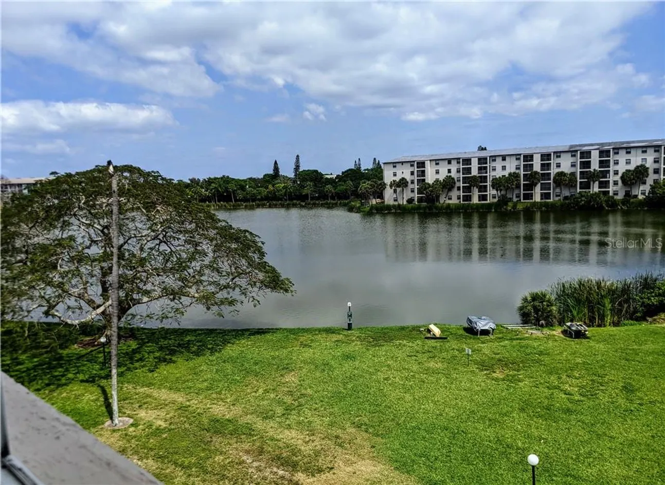 Bayshore on The Lake Condominiums