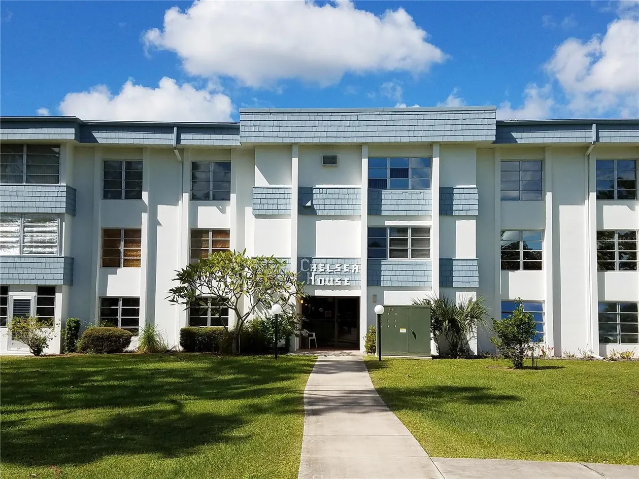 Charlotte Square Condominiums