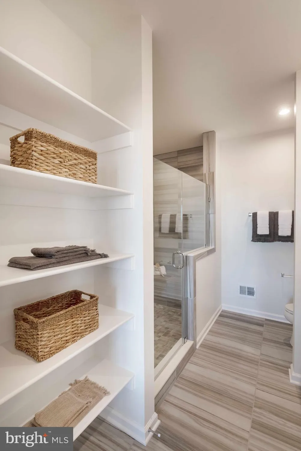 Property Slideshow image 18 of 23 | 42972 truman ter, Ashburn, VA, 20148