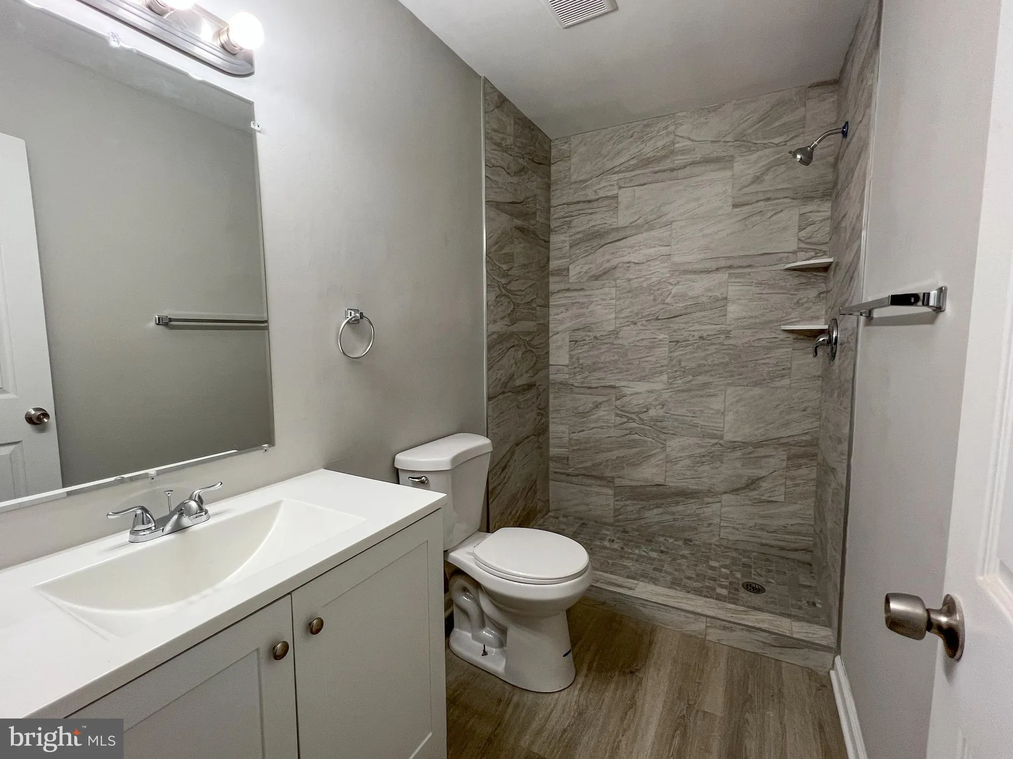 Property Slideshow image 21 of 33 | 15015 haslemere ct, Silver Spring, MD, 20906