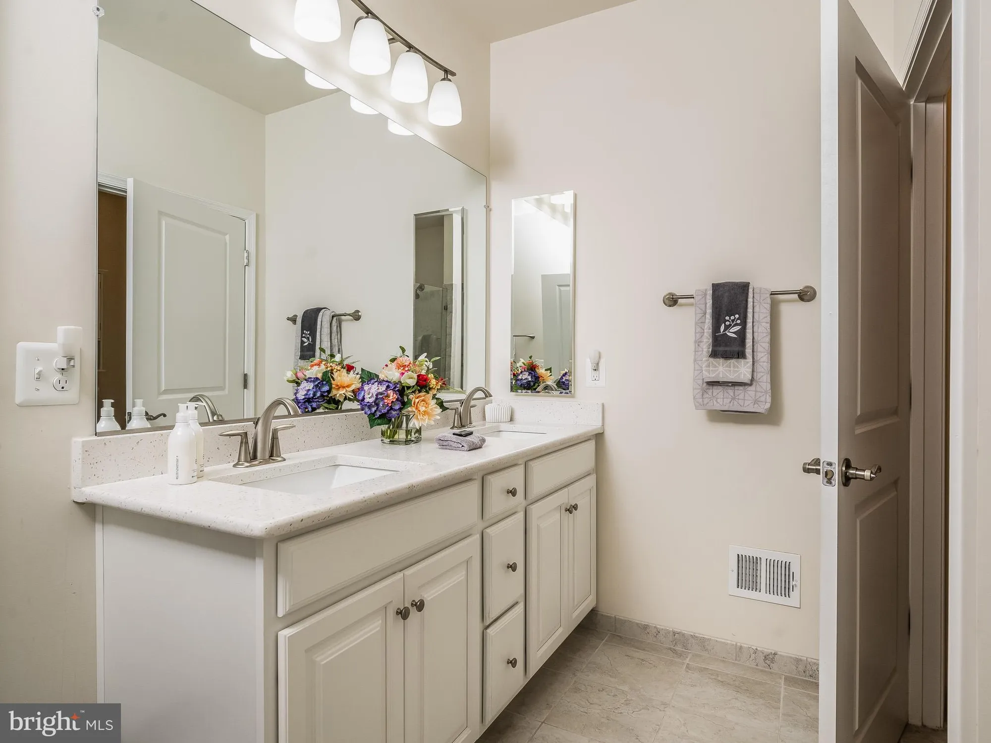 Property Slideshow image 20 of 61 | 7922 ashland dr, Alexandria, VA, 22315