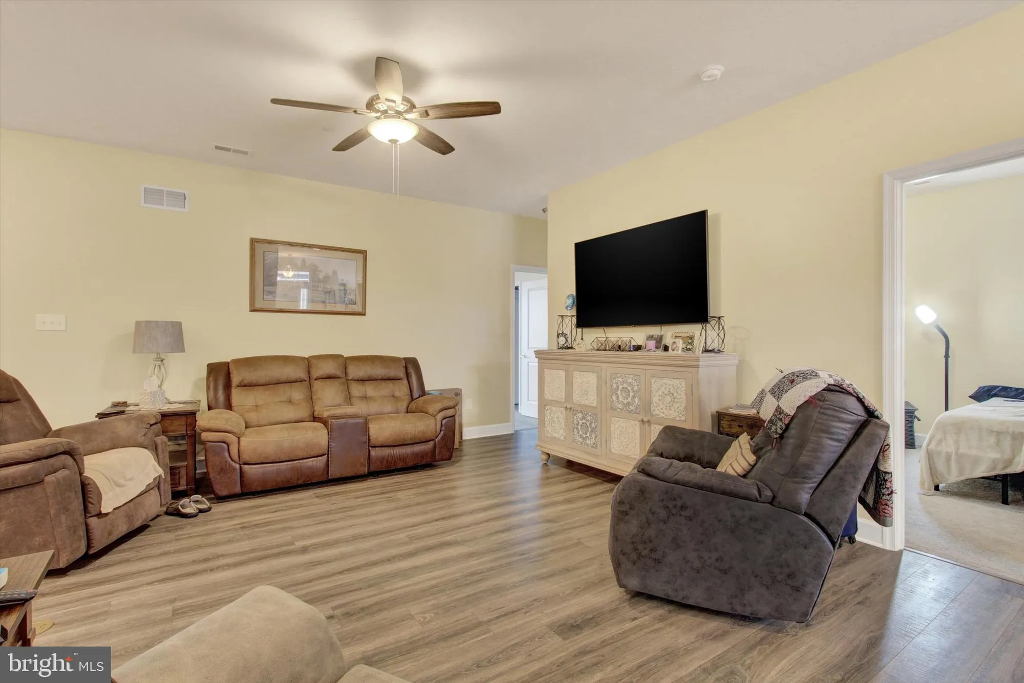 Property Slideshow image 5 of 25 | 412 hawthorn ln # 67, Hanover, PA, 17331