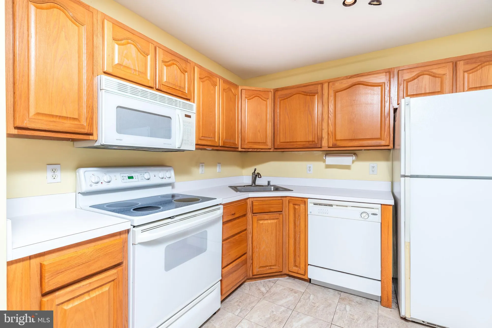 Property Slideshow image 8 of 38 | 11425 manklin creek rd unit 2, Ocean Pines, MD, 21811