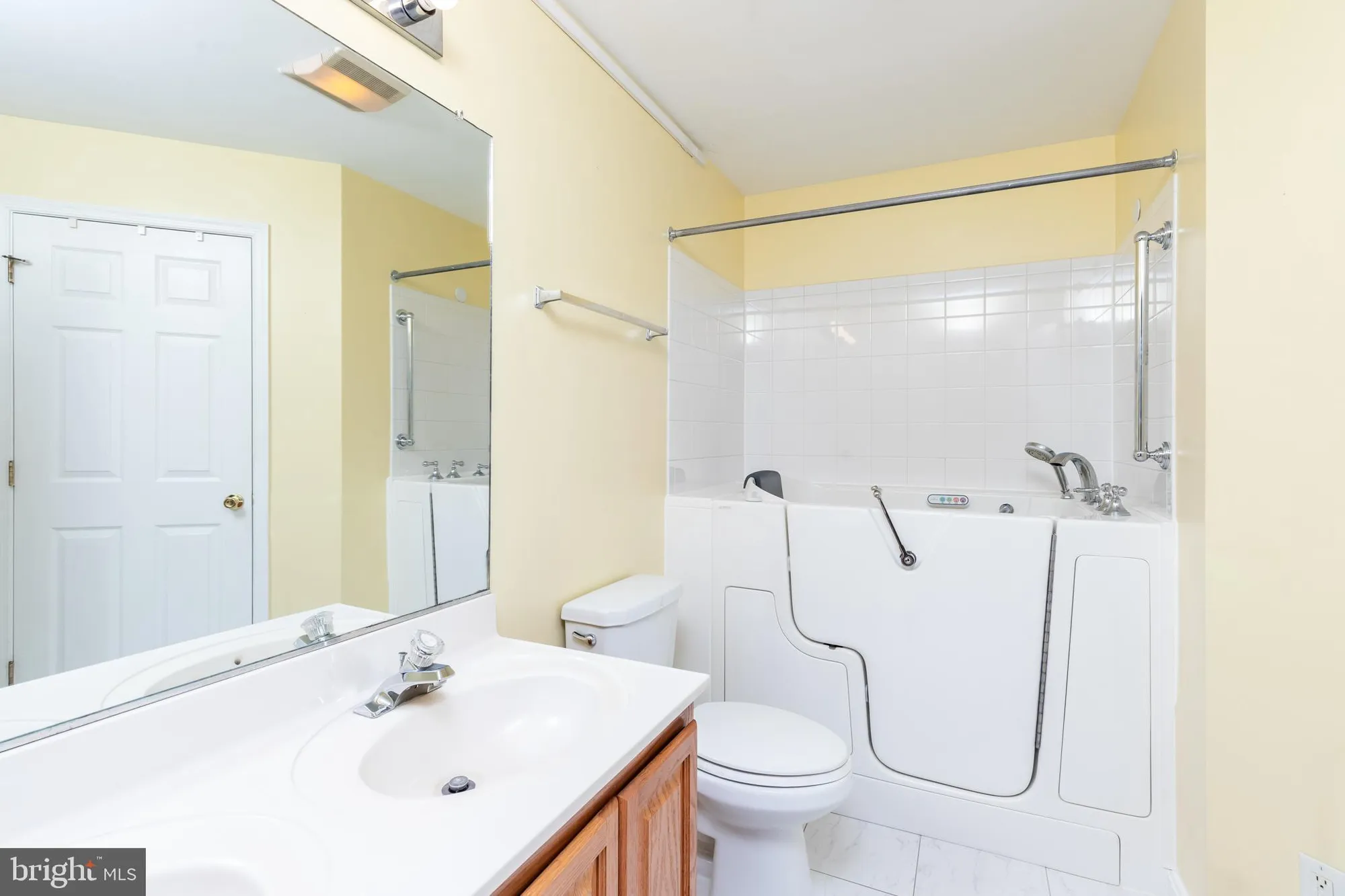Property Slideshow image 23 of 38 | 11425 manklin creek rd unit 2, Ocean Pines, MD, 21811