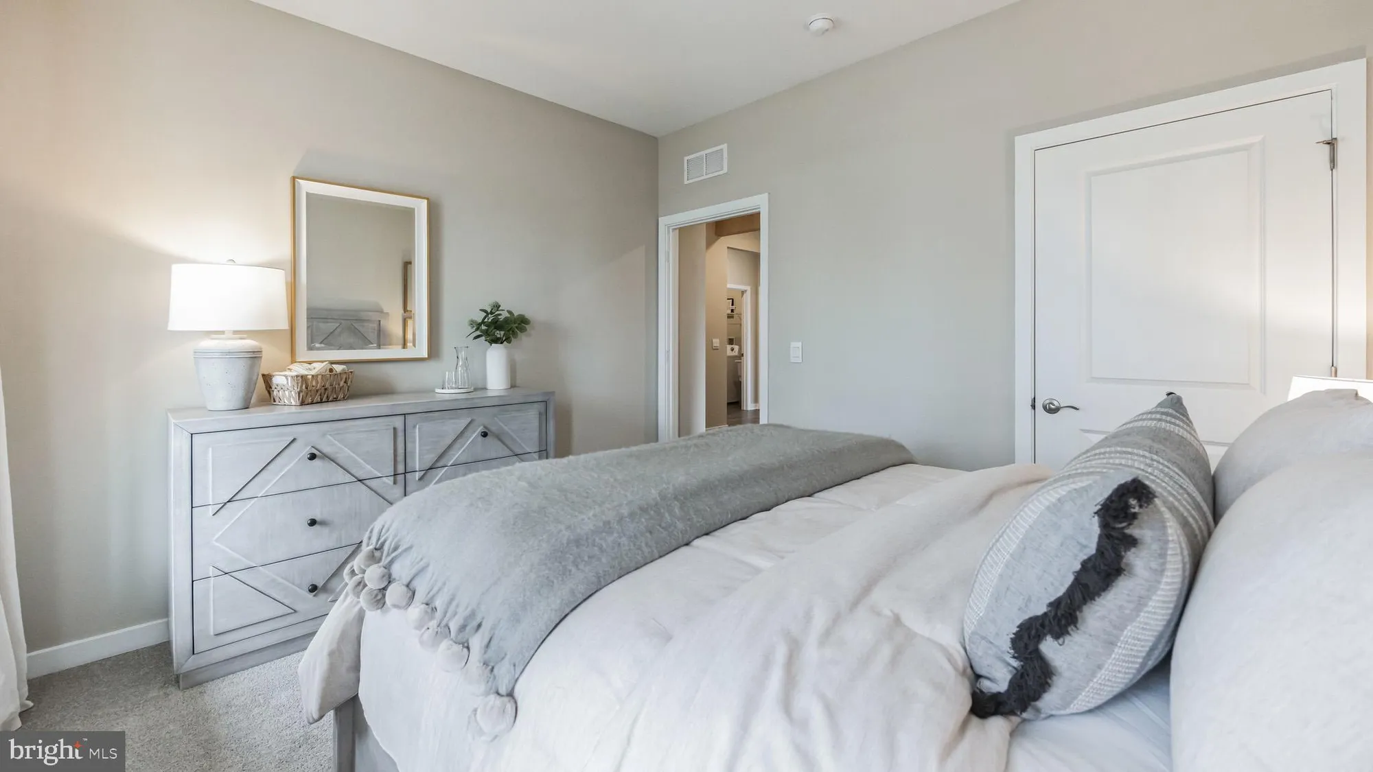 Property Slideshow image 8 of 56 | 123 hilton head ct, Egg Harbor Township, NJ, 08234