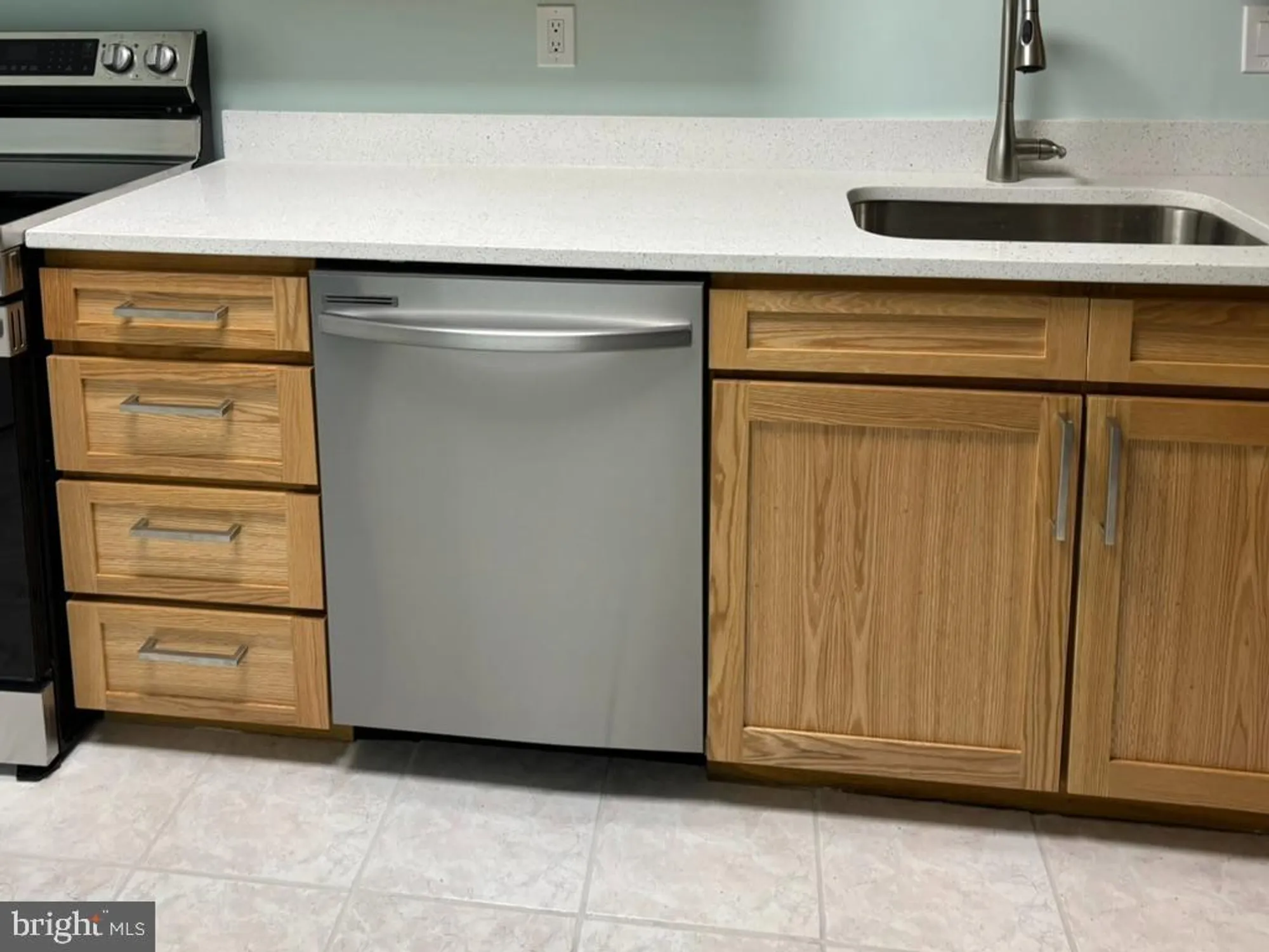 Property Slideshow image 12 of 52 | 15115 interlachen dr 3-1020, Silver Spring, MD, 20906