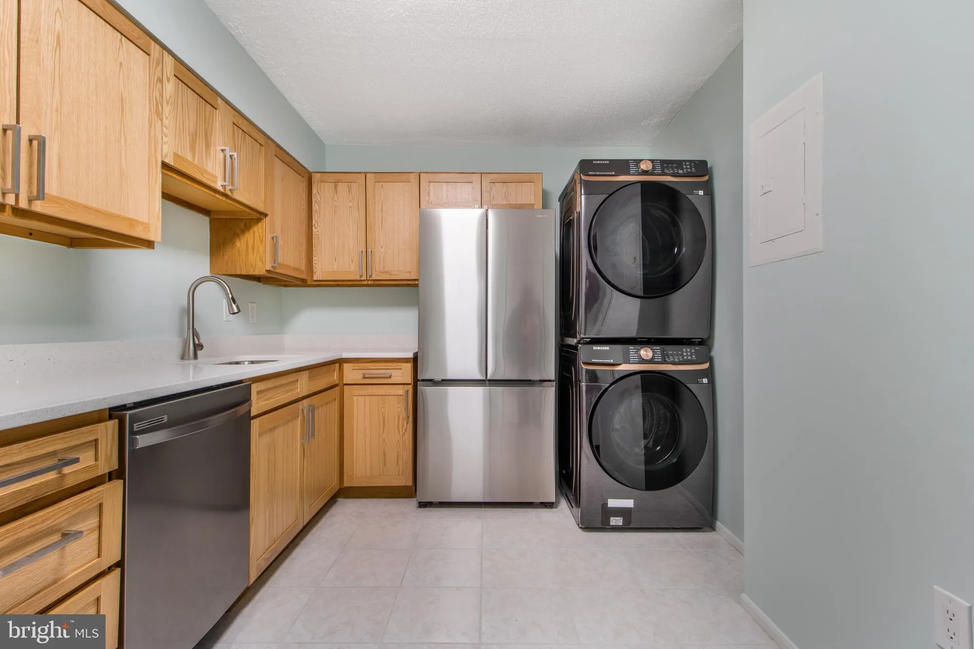 Property Slideshow image 10 of 52 | 15115 interlachen dr 3-1020, Silver Spring, MD, 20906