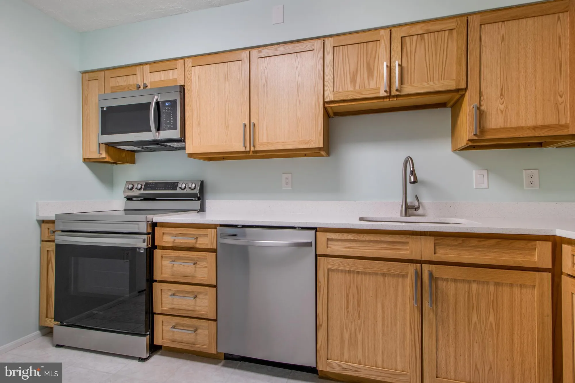 Property Slideshow image 13 of 52 | 15115 interlachen dr 3-1020, Silver Spring, MD, 20906