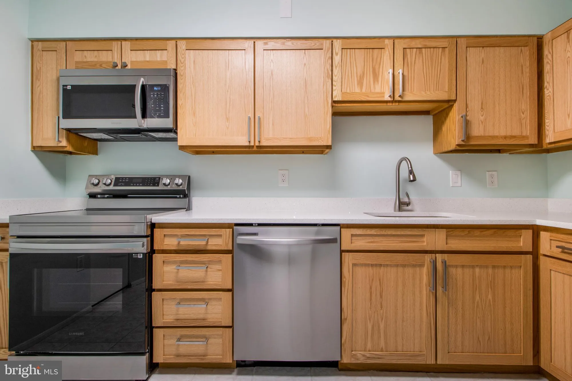 Property Slideshow image 7 of 52 | 15115 interlachen dr 3-1020, Silver Spring, MD, 20906