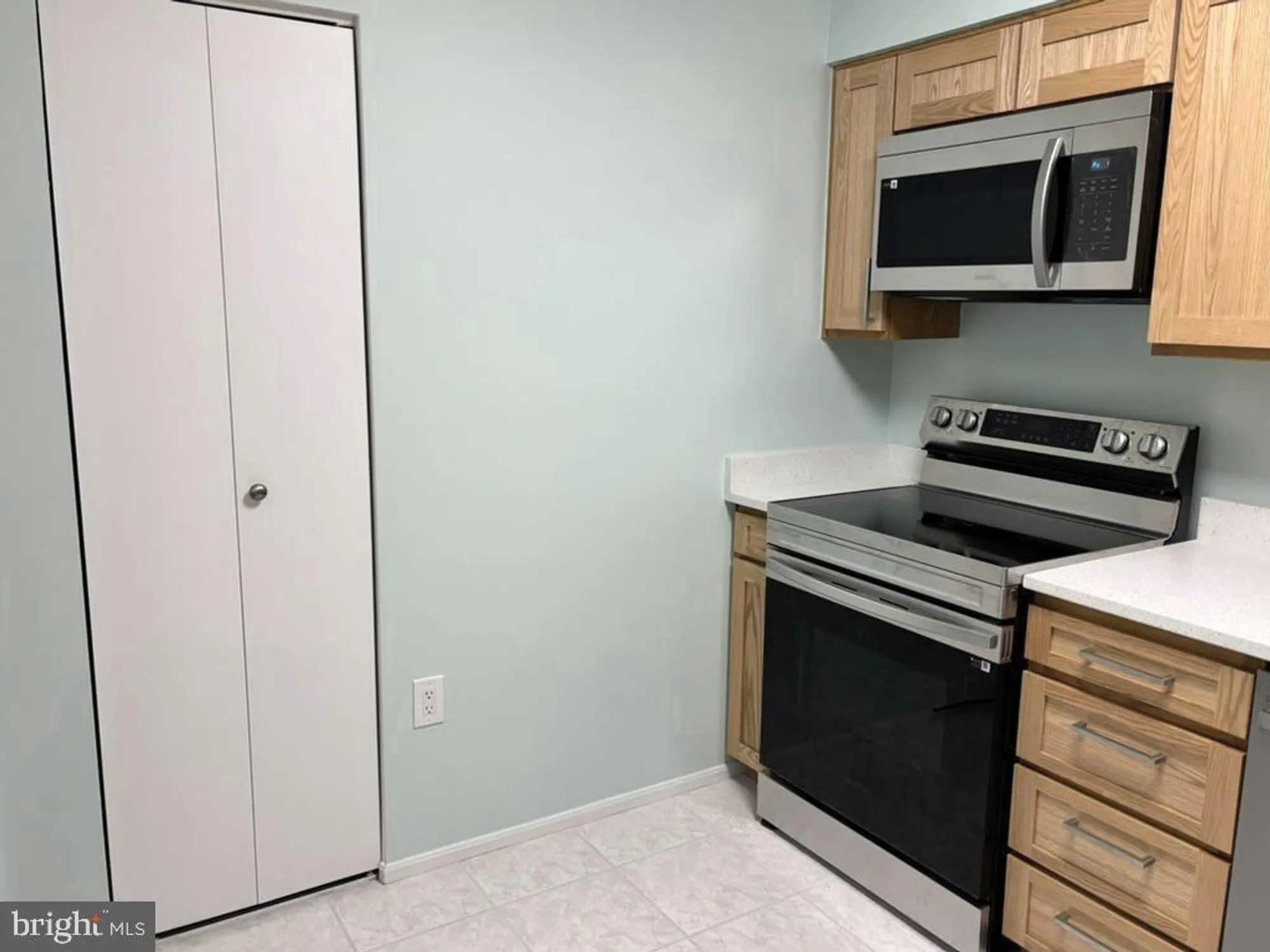 Property Slideshow image 16 of 52 | 15115 interlachen dr 3-1020, Silver Spring, MD, 20906