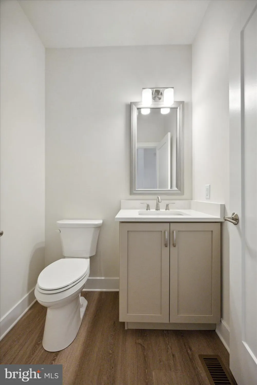 Property Slideshow image 4 of 32 | 528 fullerton farm ct 11, Warrington, PA, 18976