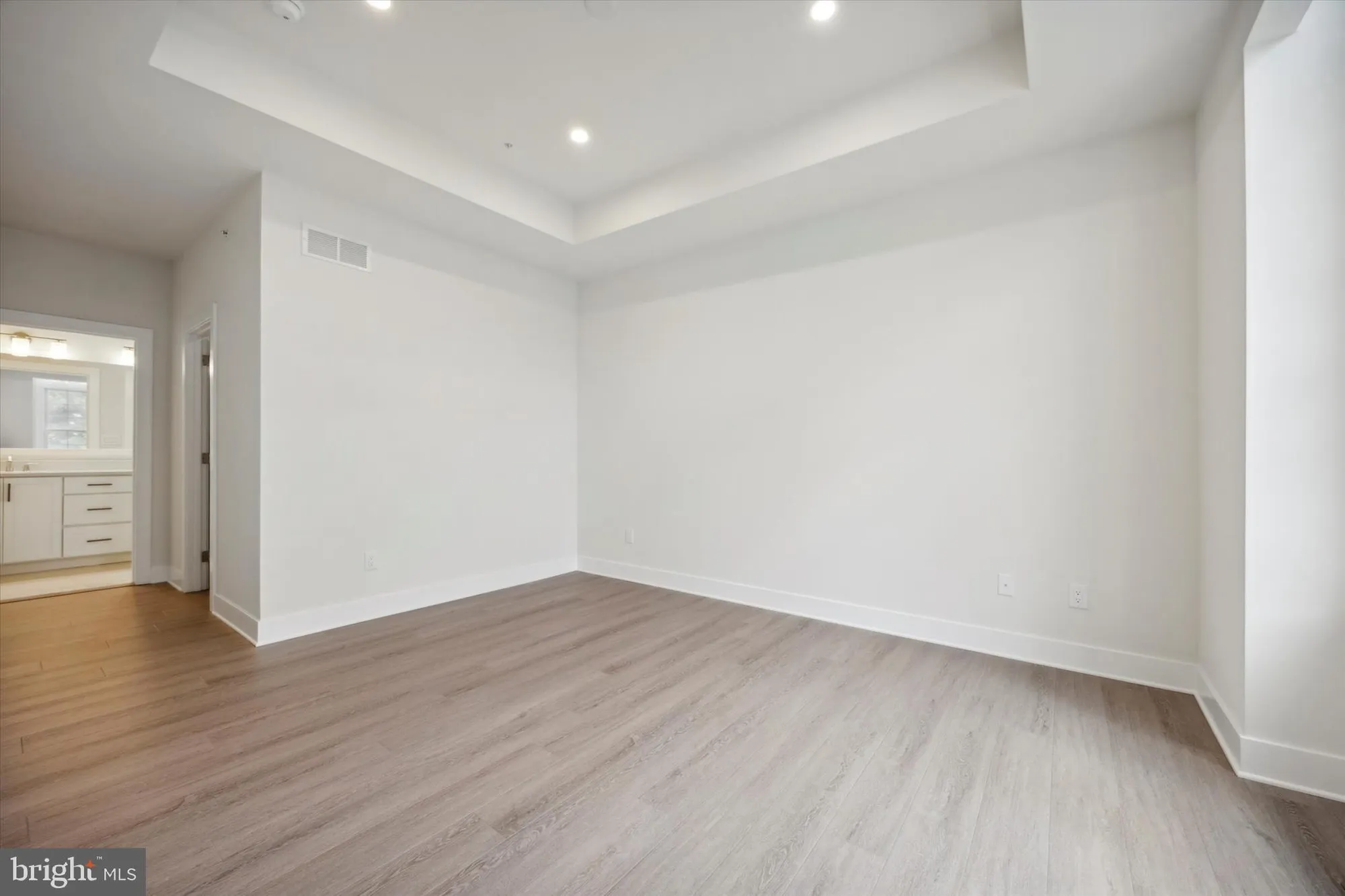 Property Slideshow image 15 of 32 | 528 fullerton farm ct 11, Warrington, PA, 18976