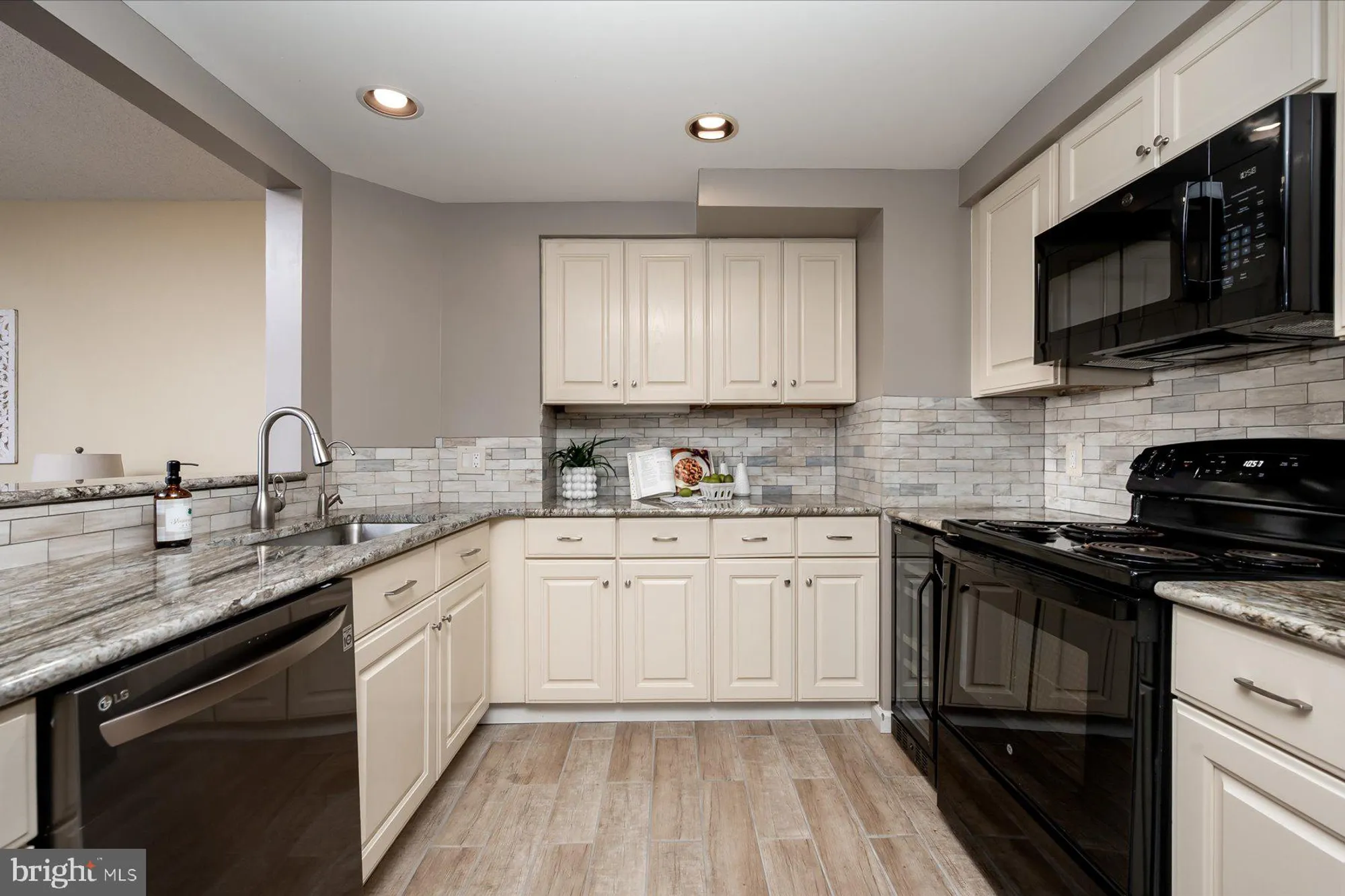 Property Slideshow image 5 of 29 | 930 astern way 405, Annapolis, MD, 21401