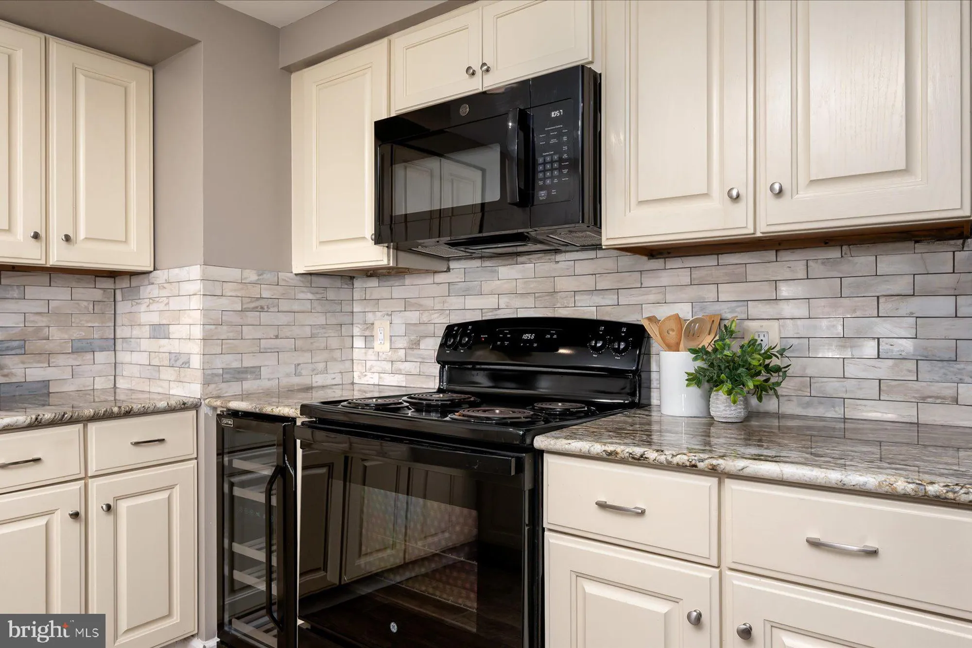 Property Slideshow image 6 of 29 | 930 astern way 405, Annapolis, MD, 21401