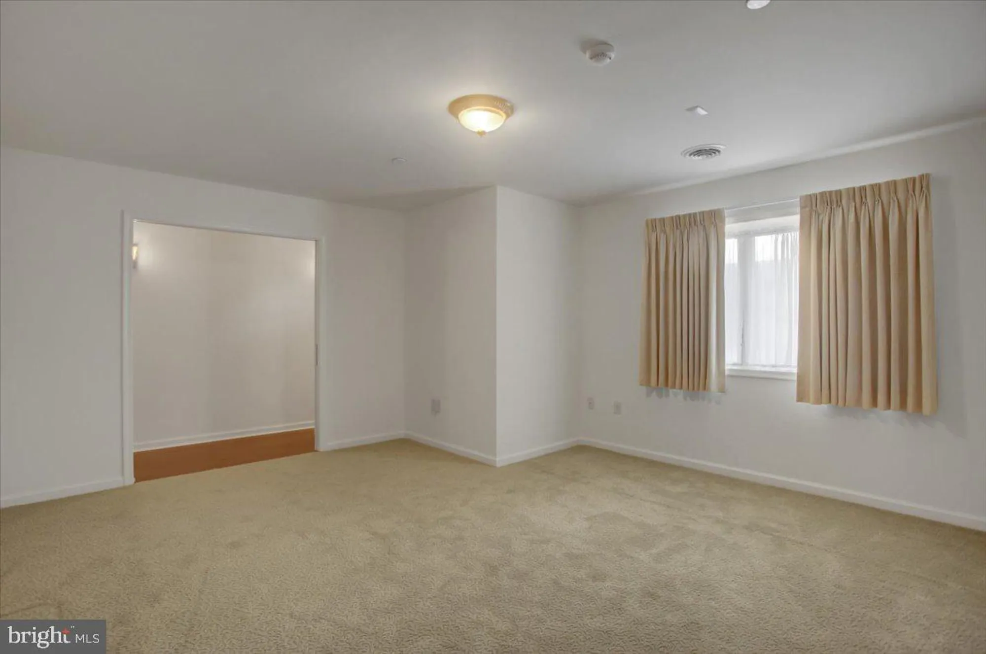 Property Slideshow image 9 of 36 | 19446 sapphire dr, Hagerstown, MD, 21742