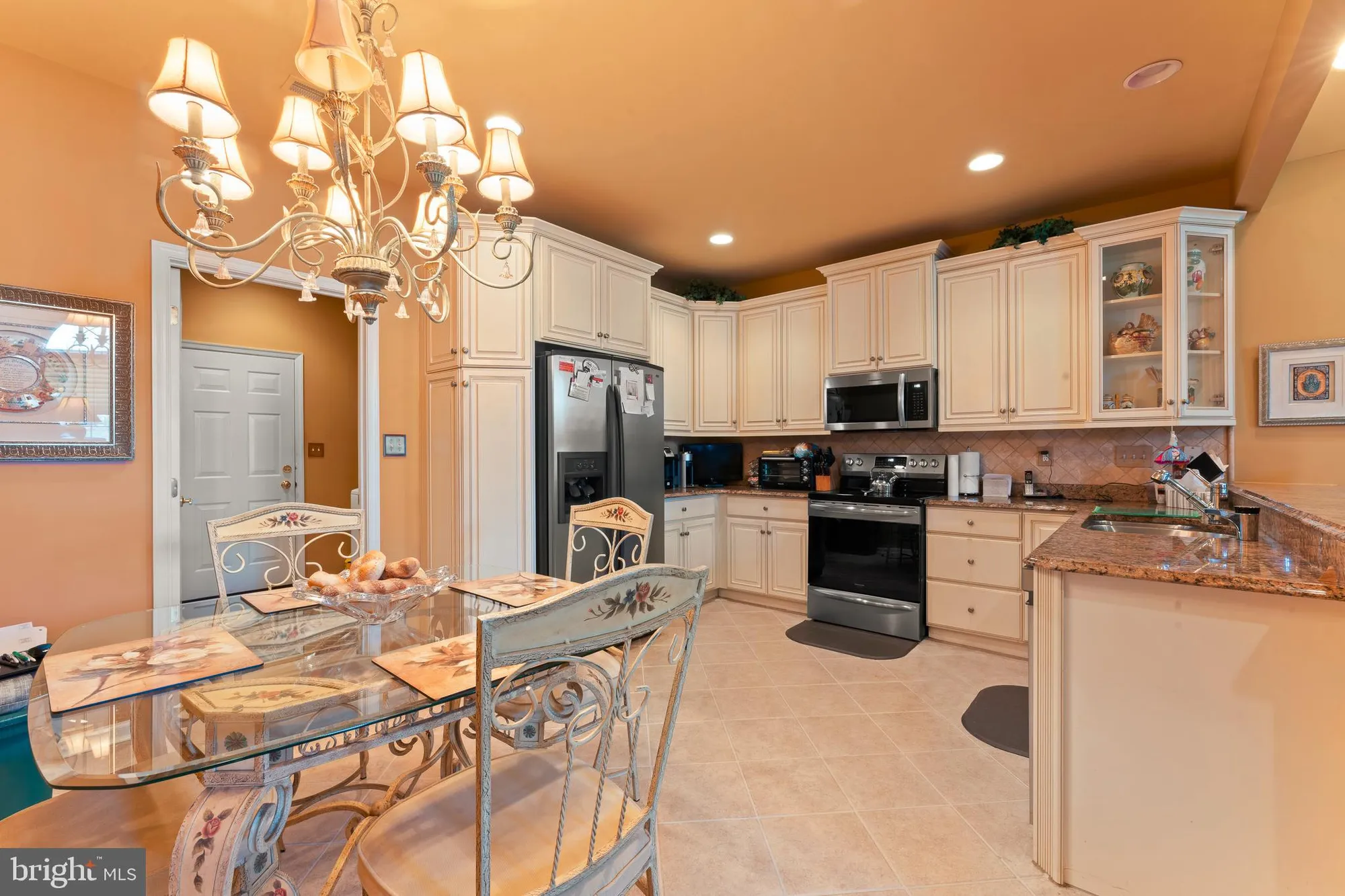 Property Slideshow image 11 of 39 | 210 shady brook dr 281, Langhorne, PA, 19047