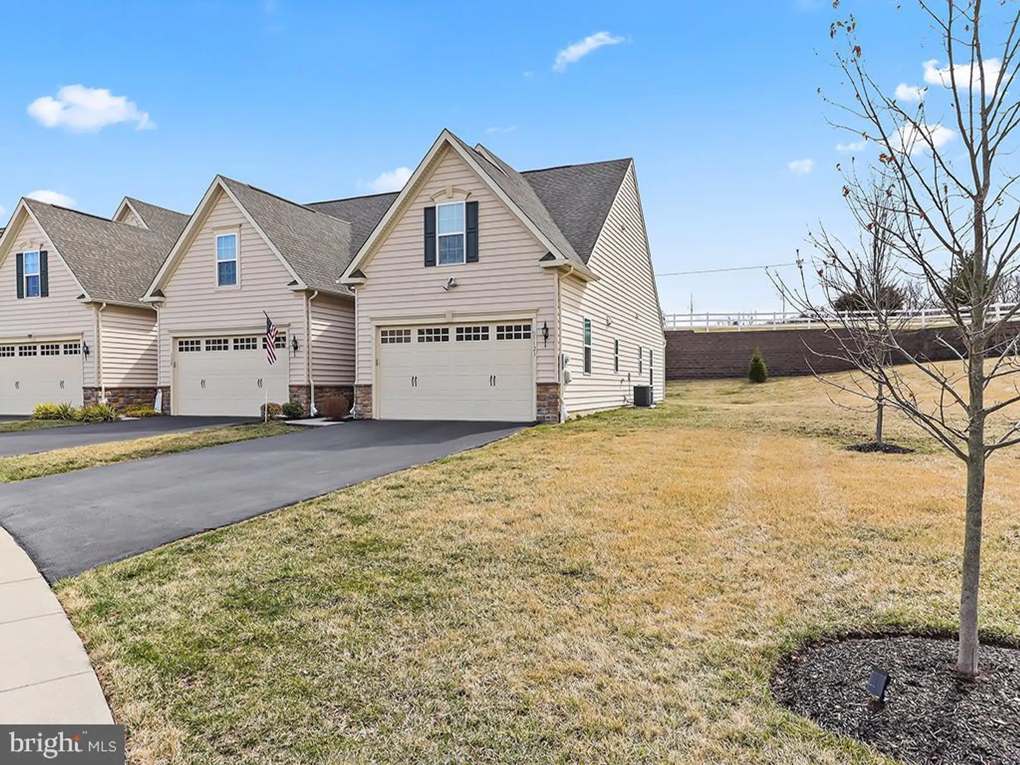 Property Slideshow image 2 of 42 | 1123 arbour ln, Quakertown, PA, 18951