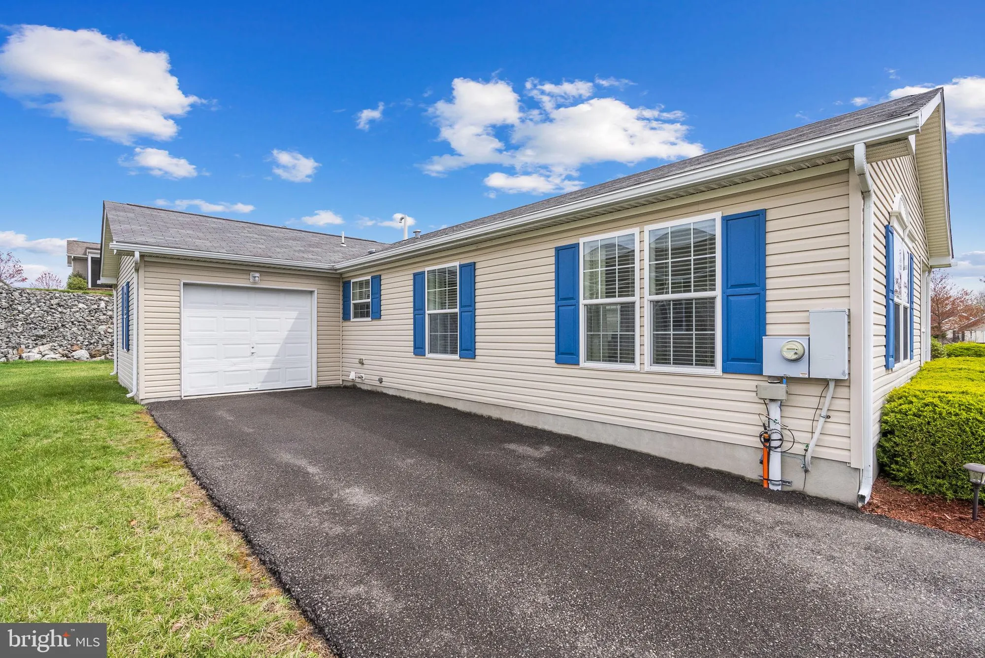 Property Slideshow image 5 of 42 | 86 westin rd, Douglassville, PA, 19518