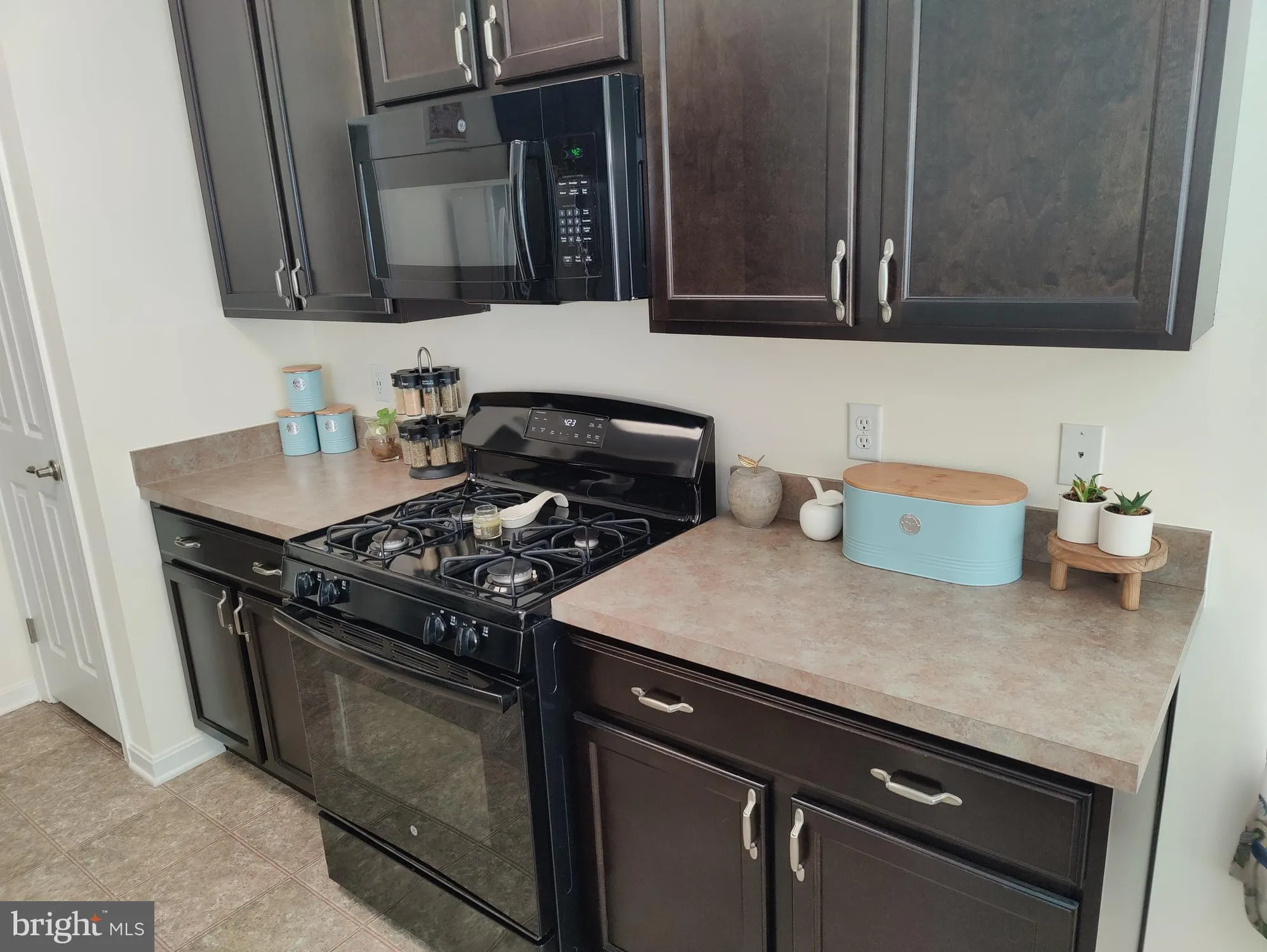 Property Slideshow image 9 of 16 | 117 e clarendon dr, Smyrna, DE, 19977