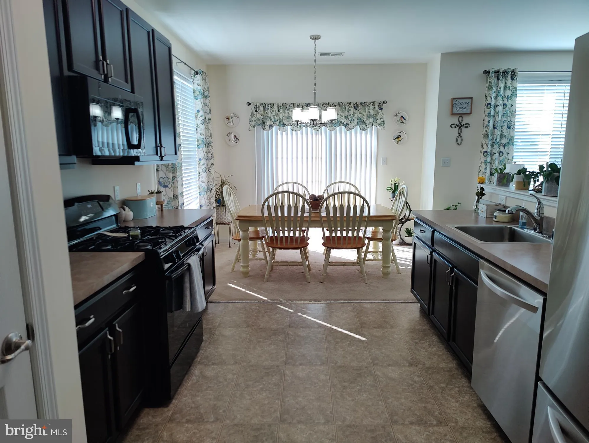 Property Slideshow image 10 of 16 | 117 e clarendon dr, Smyrna, DE, 19977