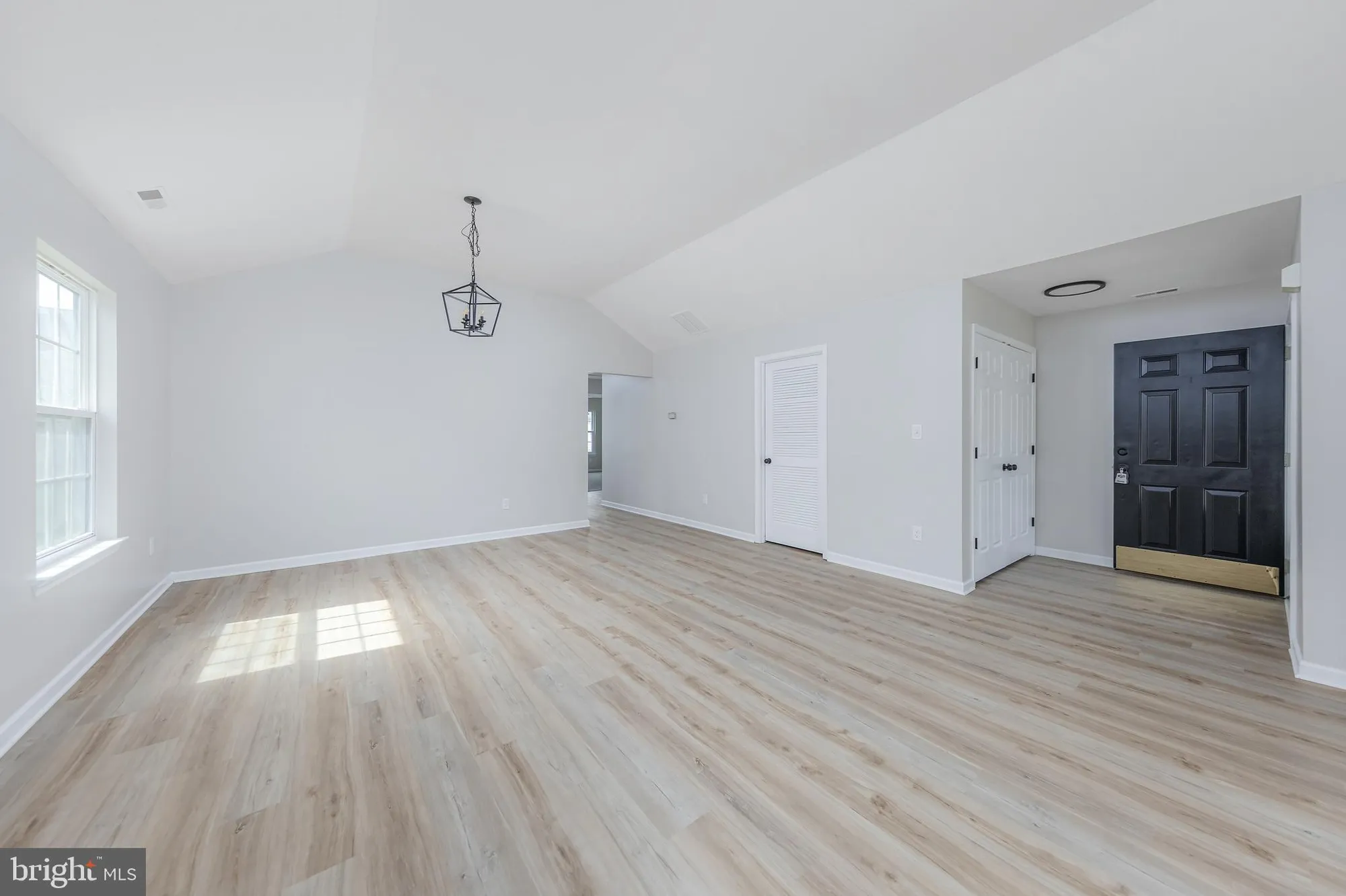 Property Slideshow image 8 of 18 | 507 saint kitts dr, Williamstown, NJ, 08094