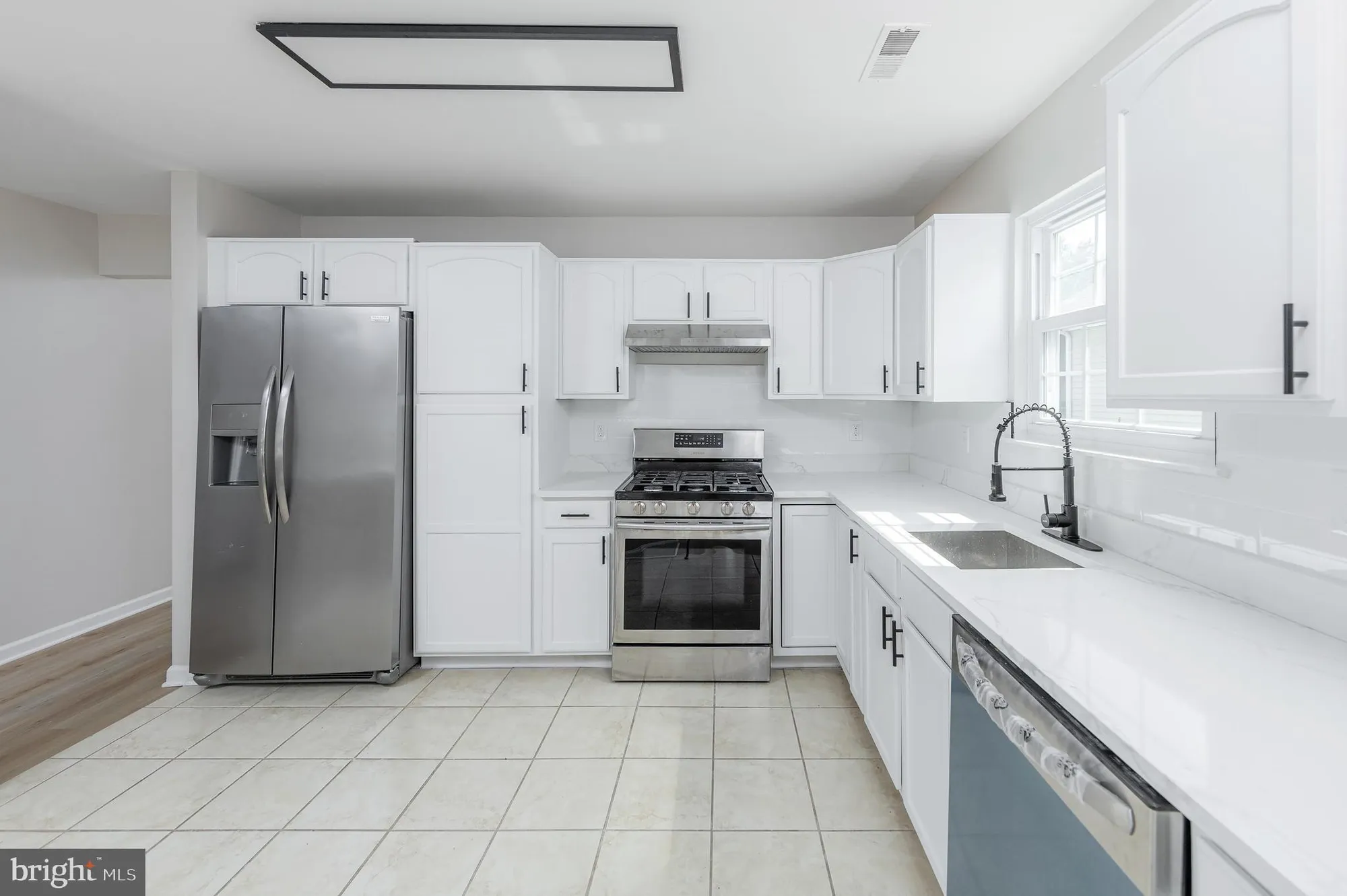 Property Slideshow image 5 of 18 | 507 saint kitts dr, Williamstown, NJ, 08094