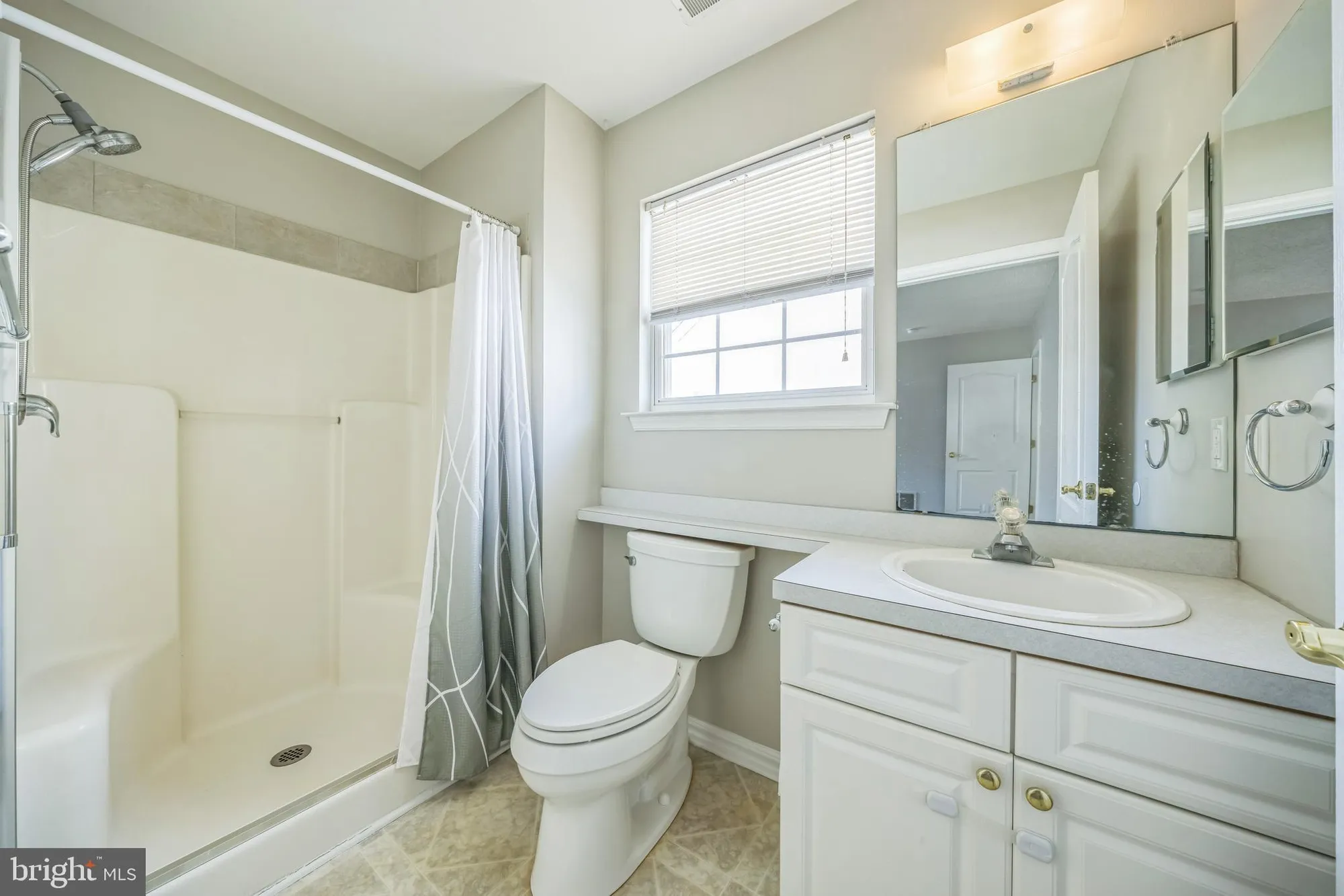 Property Slideshow image 16 of 26 | 547 doral dr, Williamstown, NJ, 08094