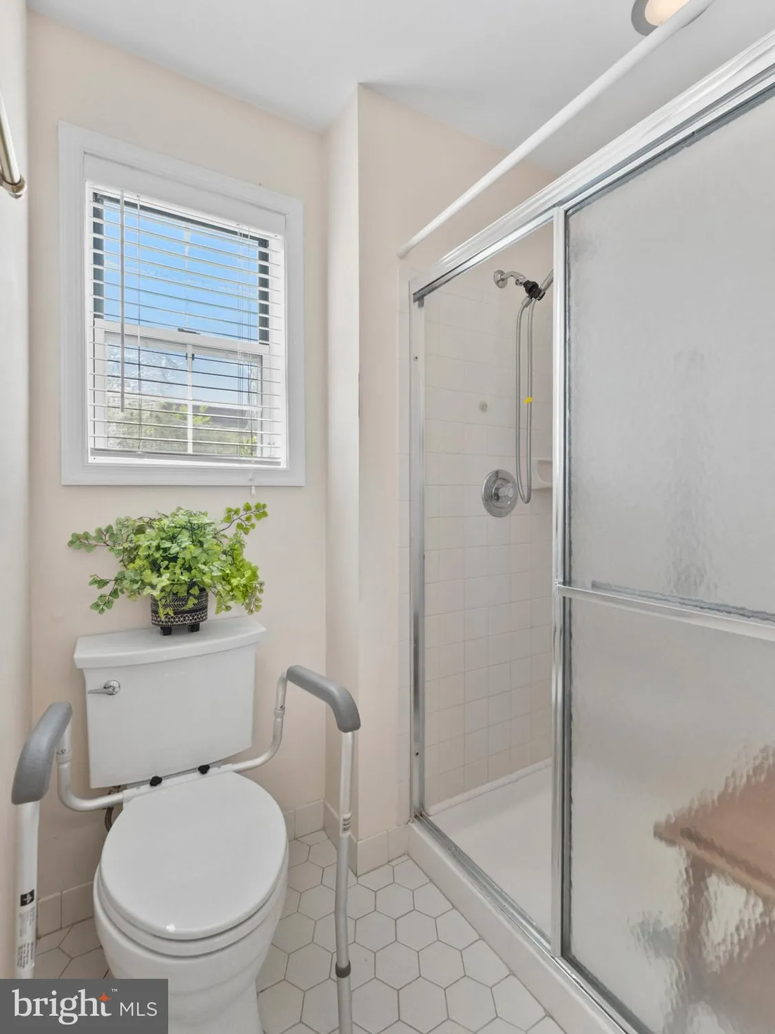 Property Slideshow image 14 of 31 | 2 windmill ct, Columbus, NJ, 08022