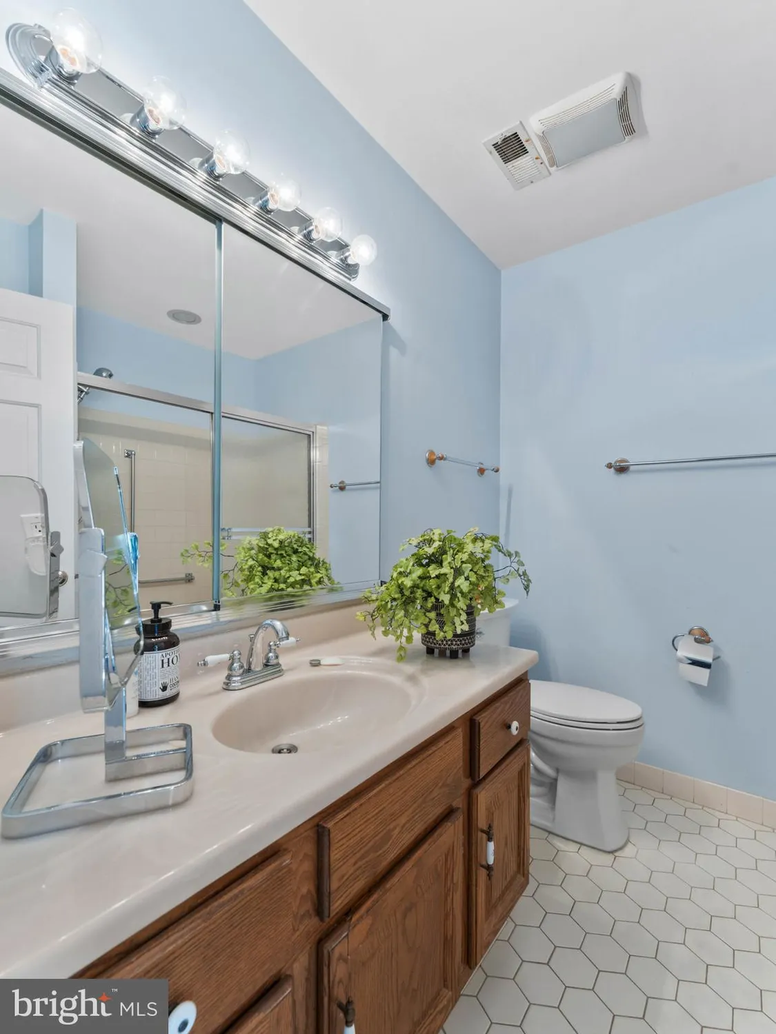 Property Slideshow image 26 of 31 | 2 windmill ct, Columbus, NJ, 08022