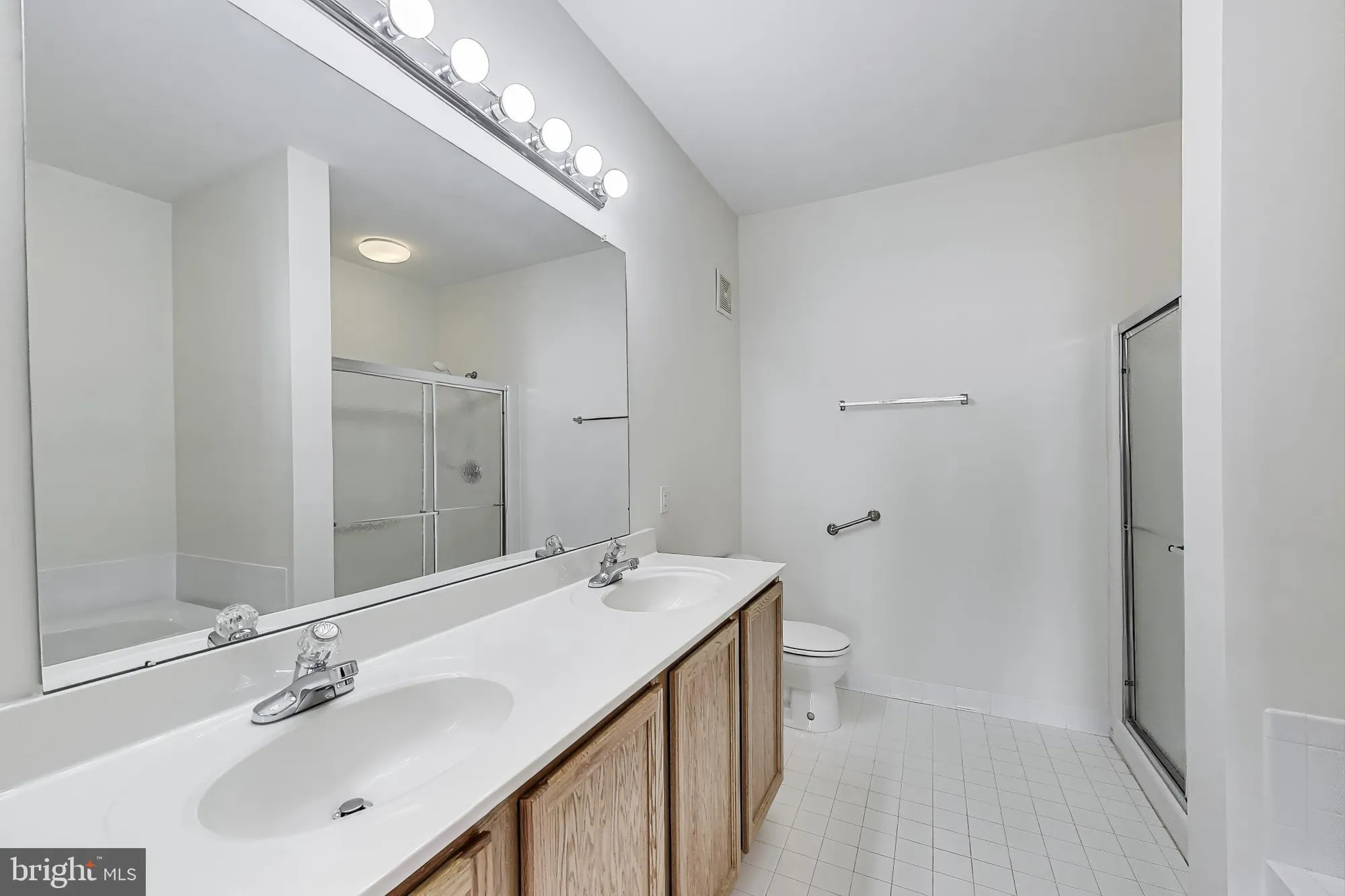 Property Slideshow image 18 of 28 | 13401 belle chasse blvd 411, Laurel, MD, 20707
