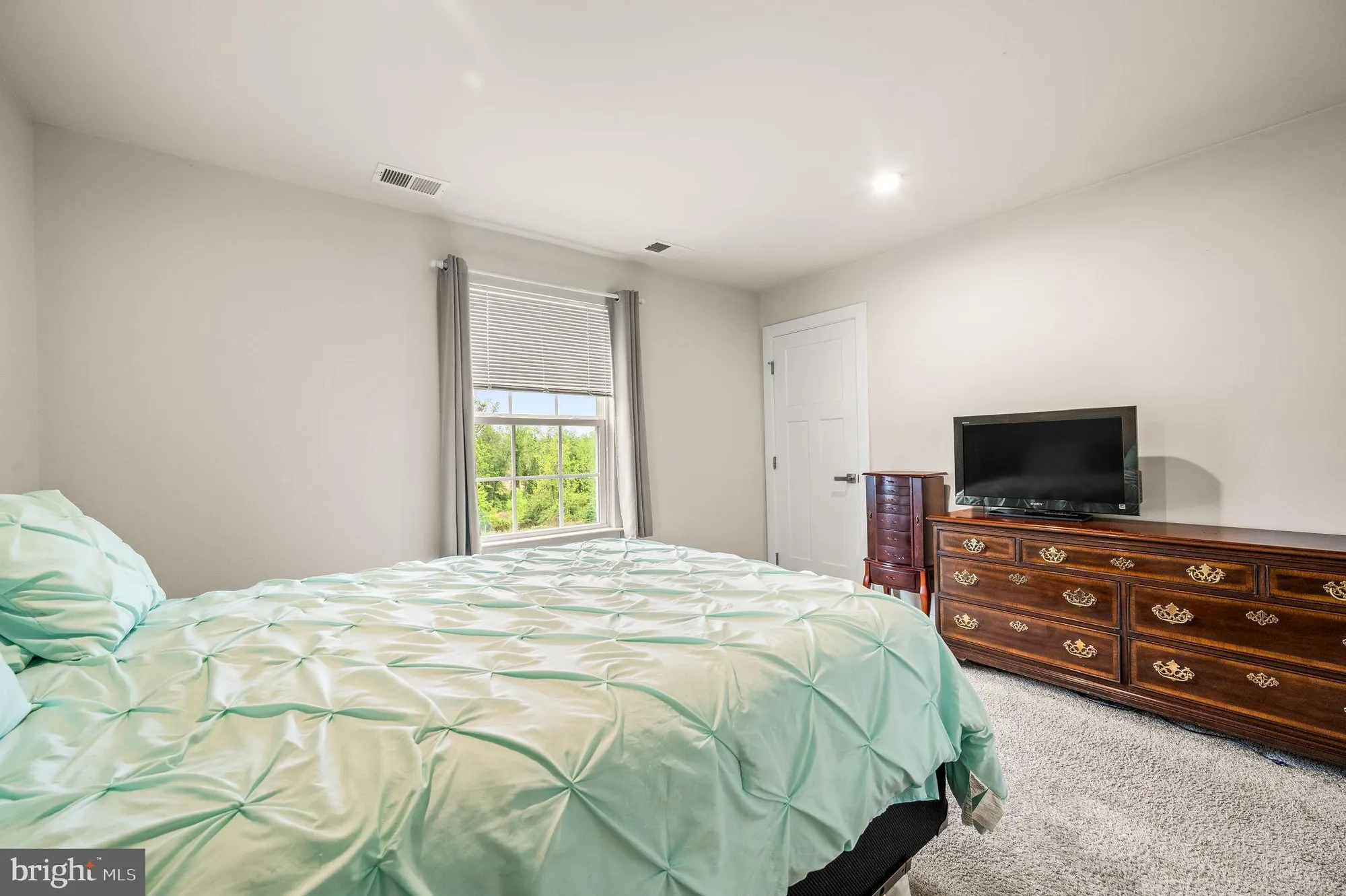 Property Slideshow image 24 of 37 | 532 christiana manor dr, West Grove, PA, 19390