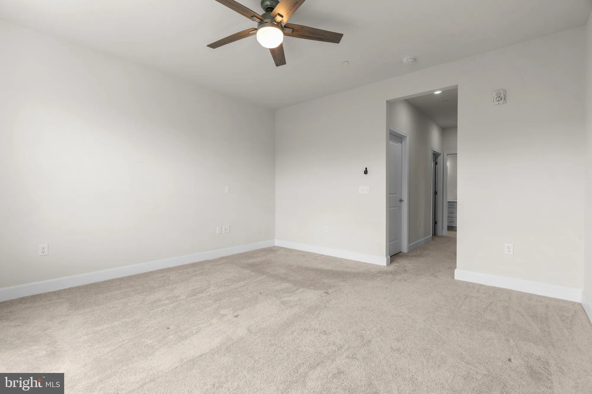 Property Slideshow image 28 of 46 | 2960 vaden dr # 2-312, Fairfax, VA, 22031