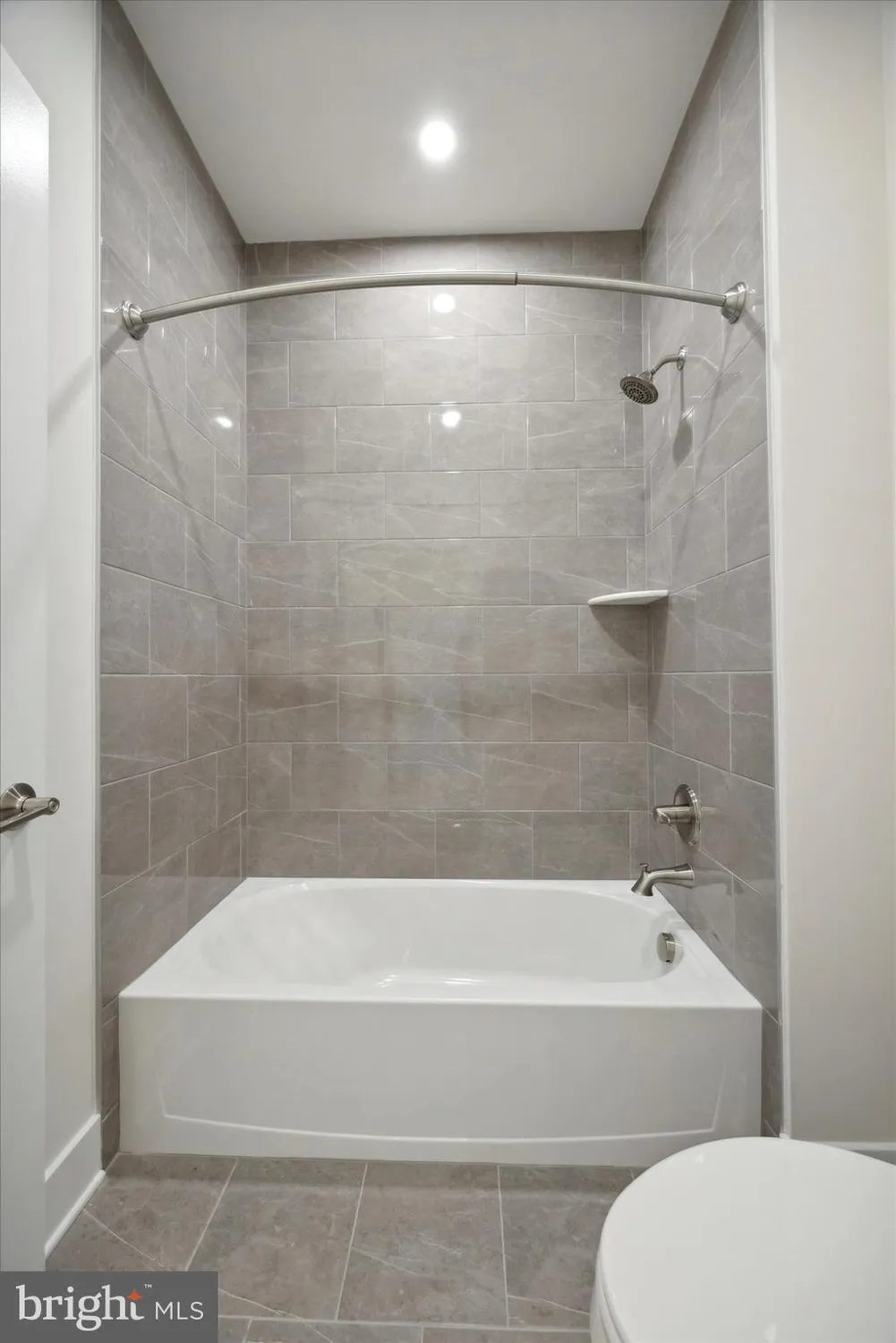 Property Slideshow image 23 of 32 | 506 fullerton farm ct #22, Warrington, PA, 18976