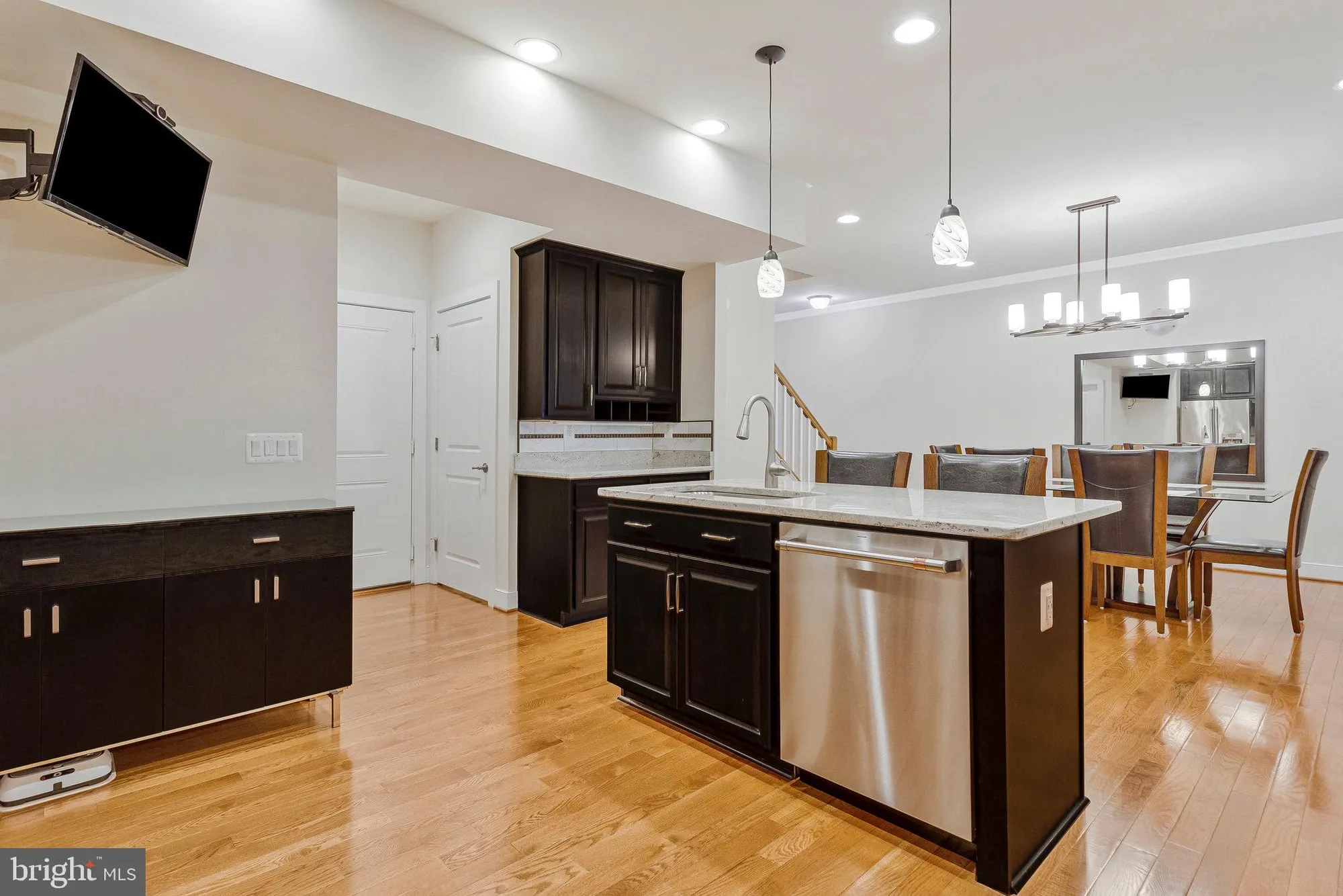 Property Slideshow image 8 of 54 | 9726 knowledge dr, Laurel, MD, 20723