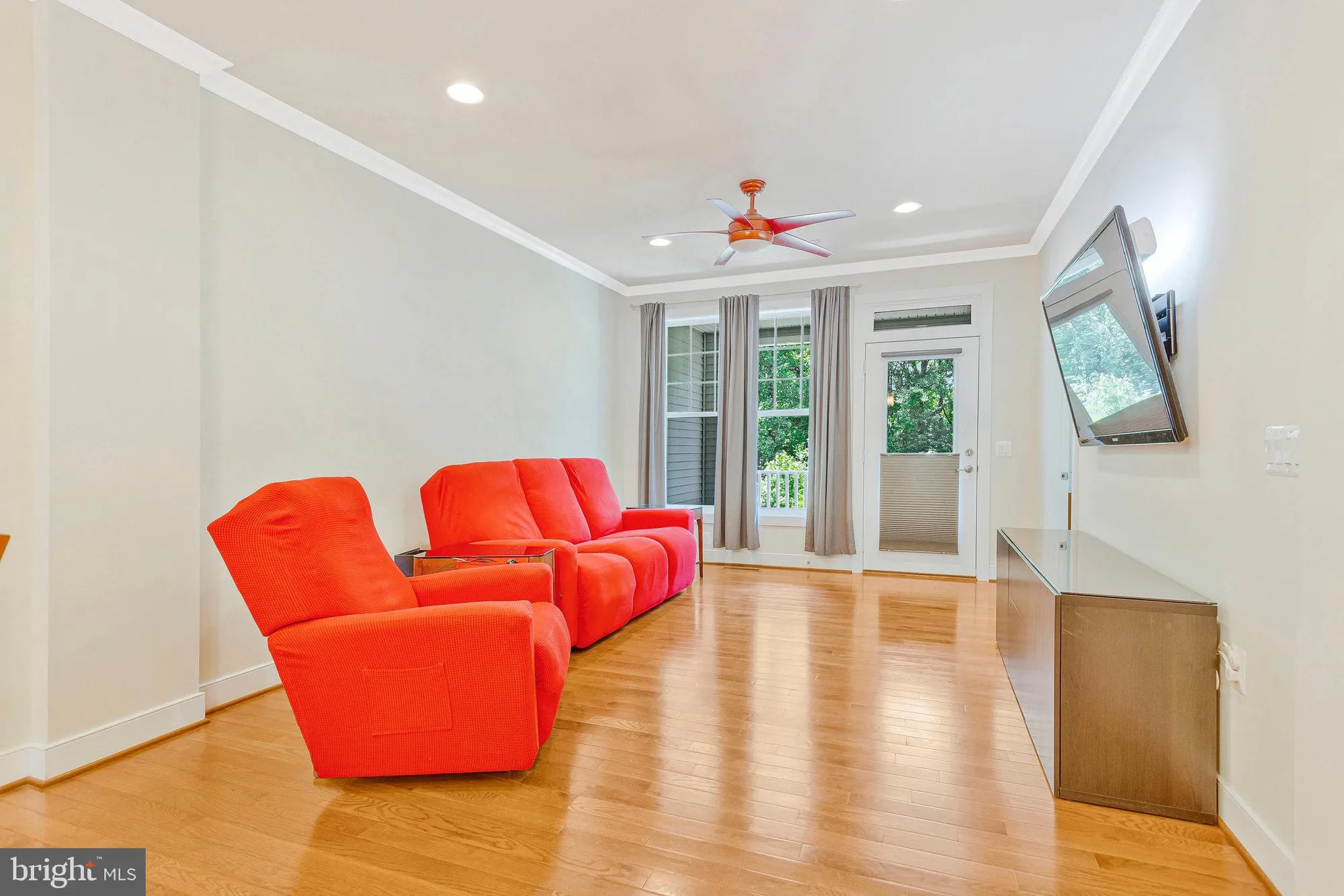 Property Slideshow image 11 of 54 | 9726 knowledge dr, Laurel, MD, 20723