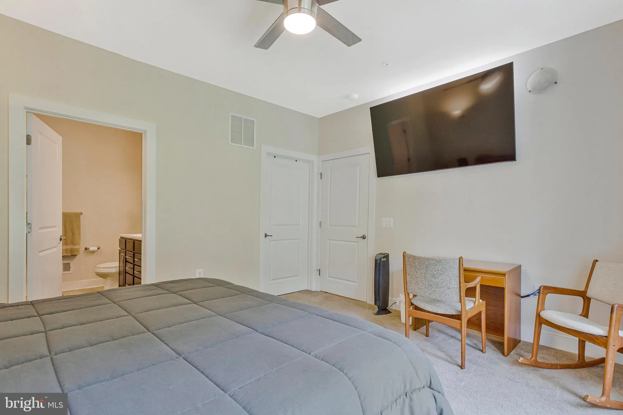 Property Slideshow image 17 of 54 | 9726 knowledge dr, Laurel, MD, 20723