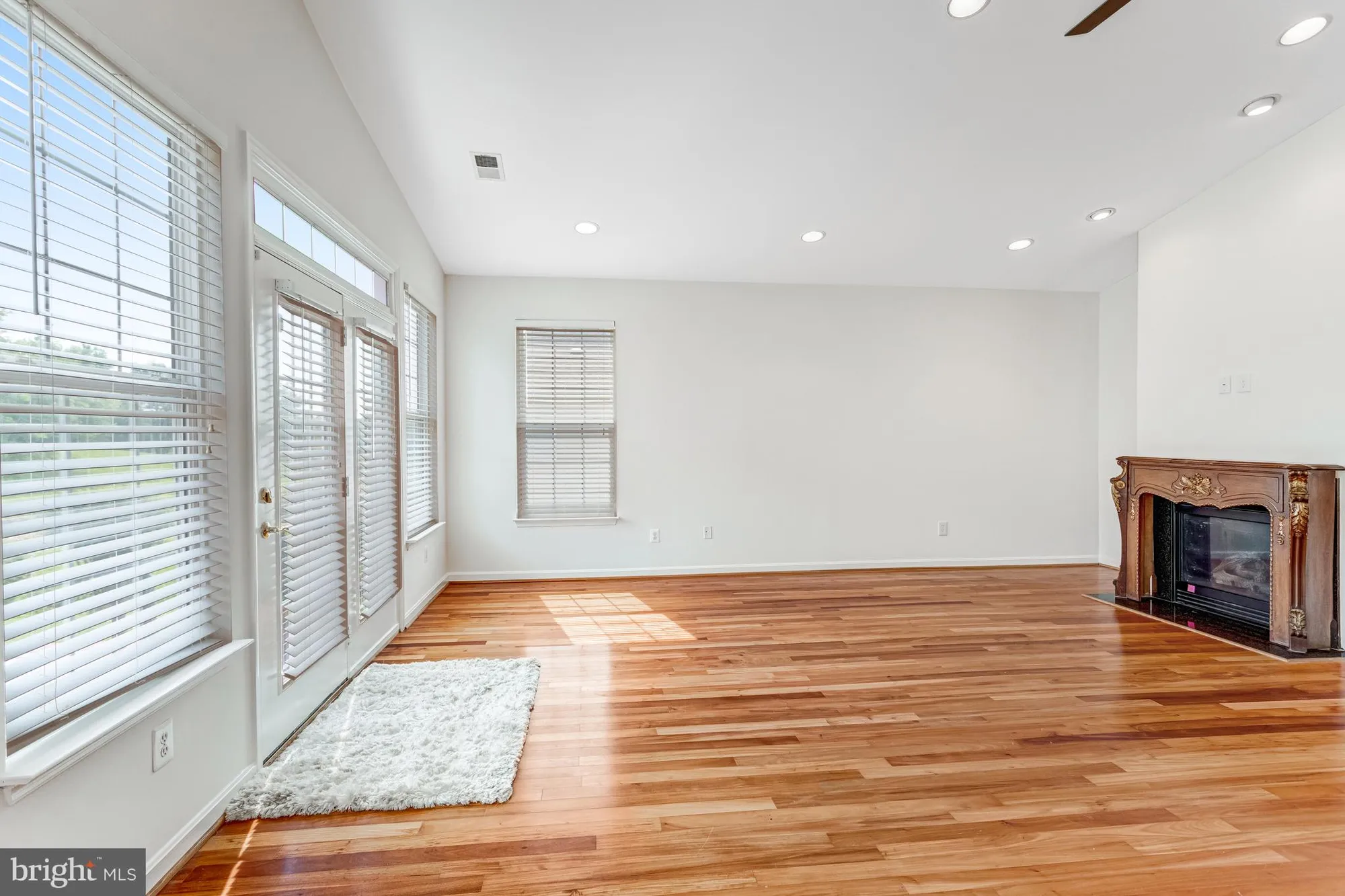 Property Slideshow image 16 of 45 | 16453 sparkling brook loop, Dumfries, VA, 22025