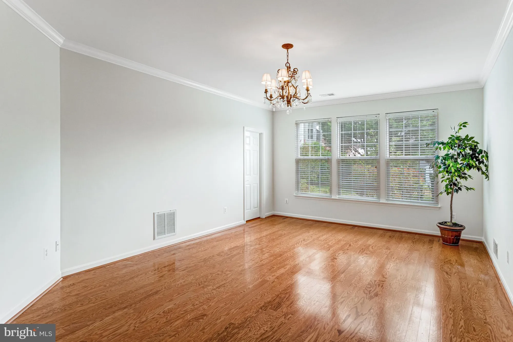 Property Slideshow image 18 of 45 | 16453 sparkling brook loop, Dumfries, VA, 22025