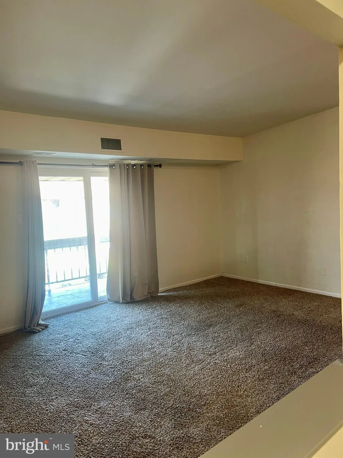 Property Slideshow image 6 of 49 | 60201 delaire landing rd # 201, Philadelphia, PA, 19114